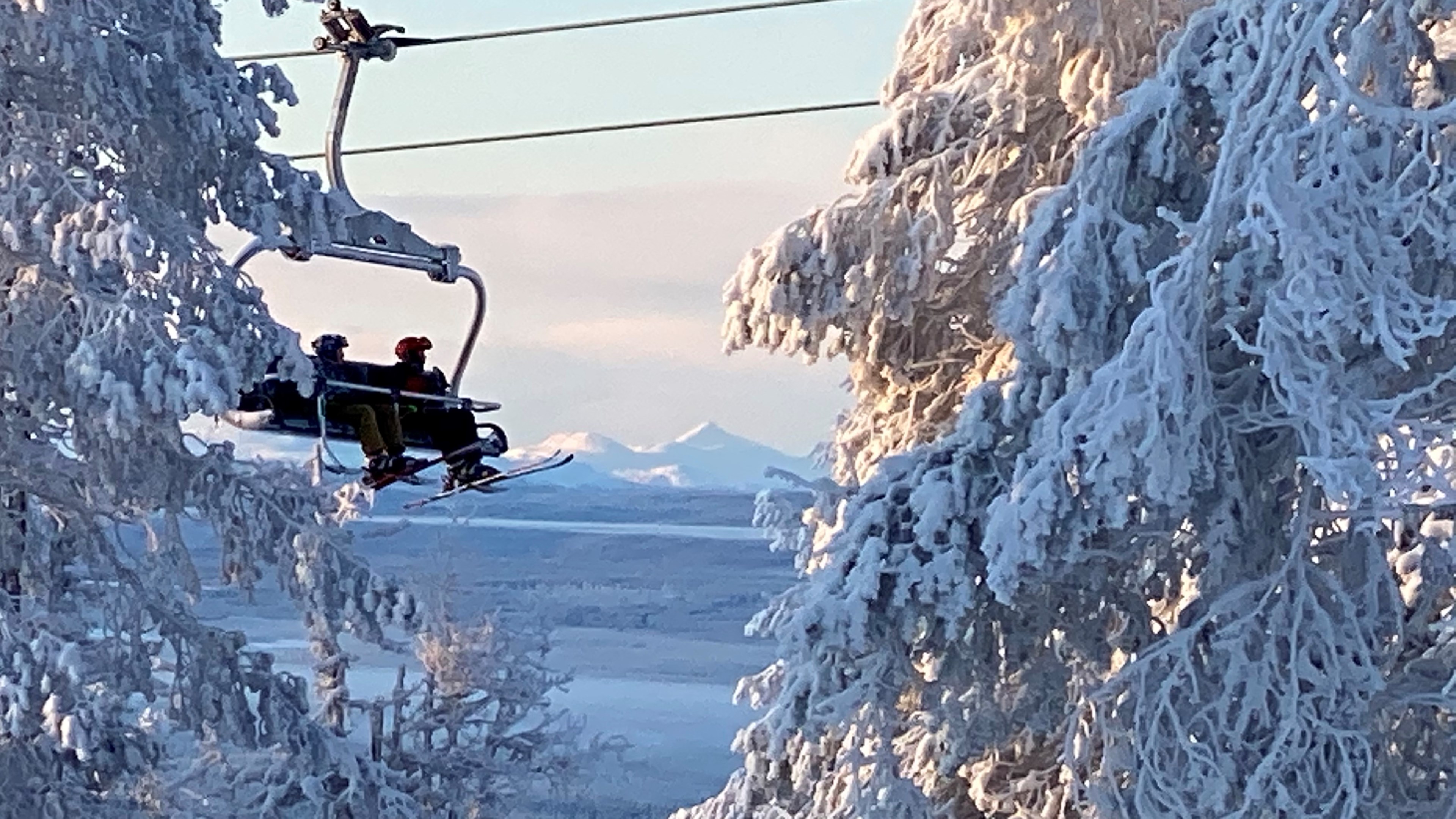 Rendalsölen i bakgrunden vid 6-stolsliften