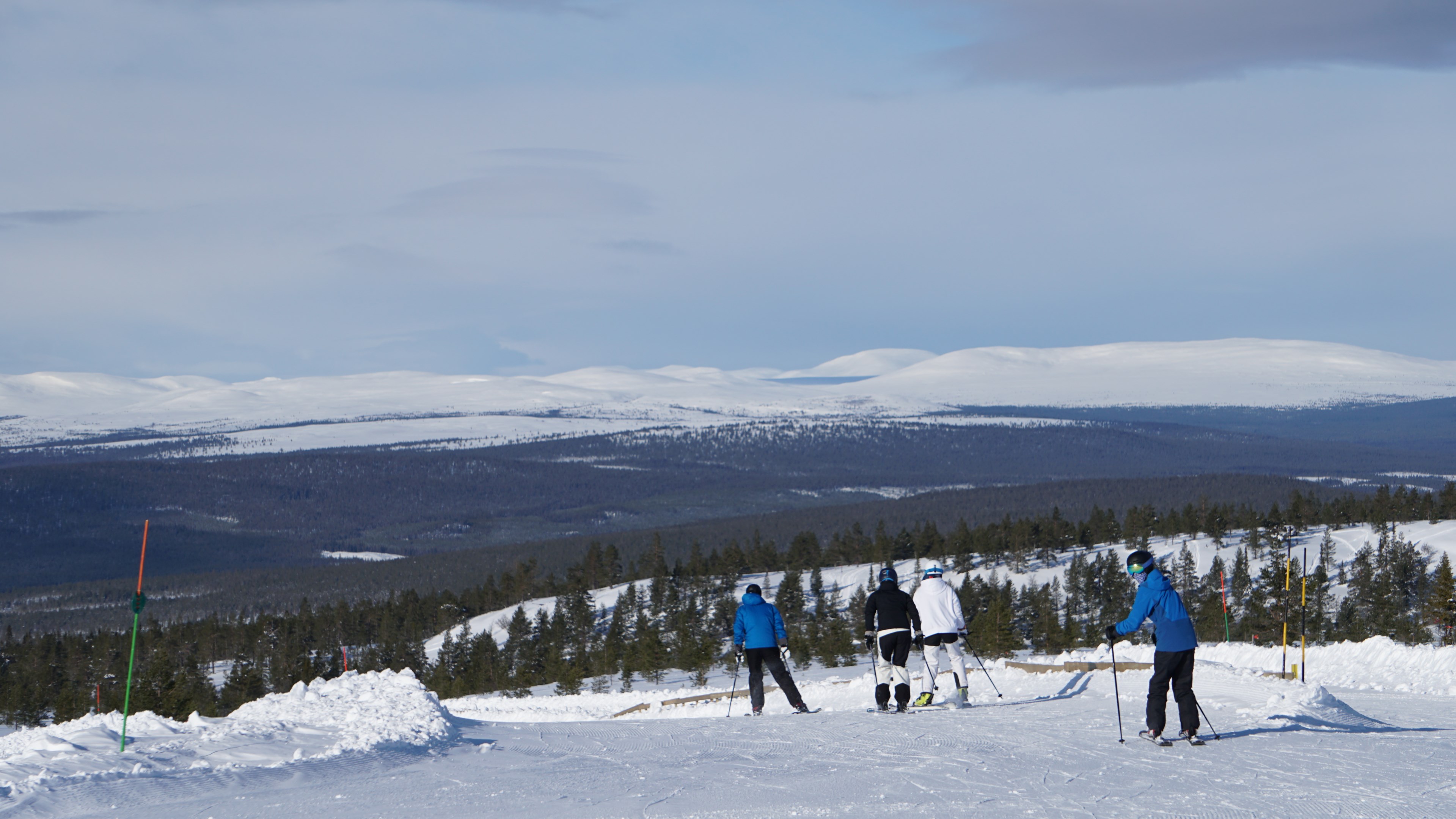Vackra vyer i skidbackarna