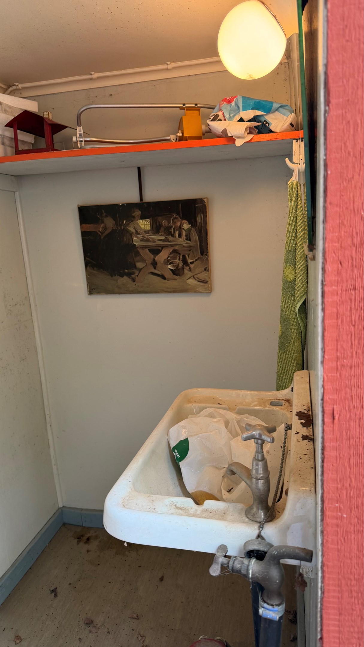 Tvättrum i ladan vid infarten