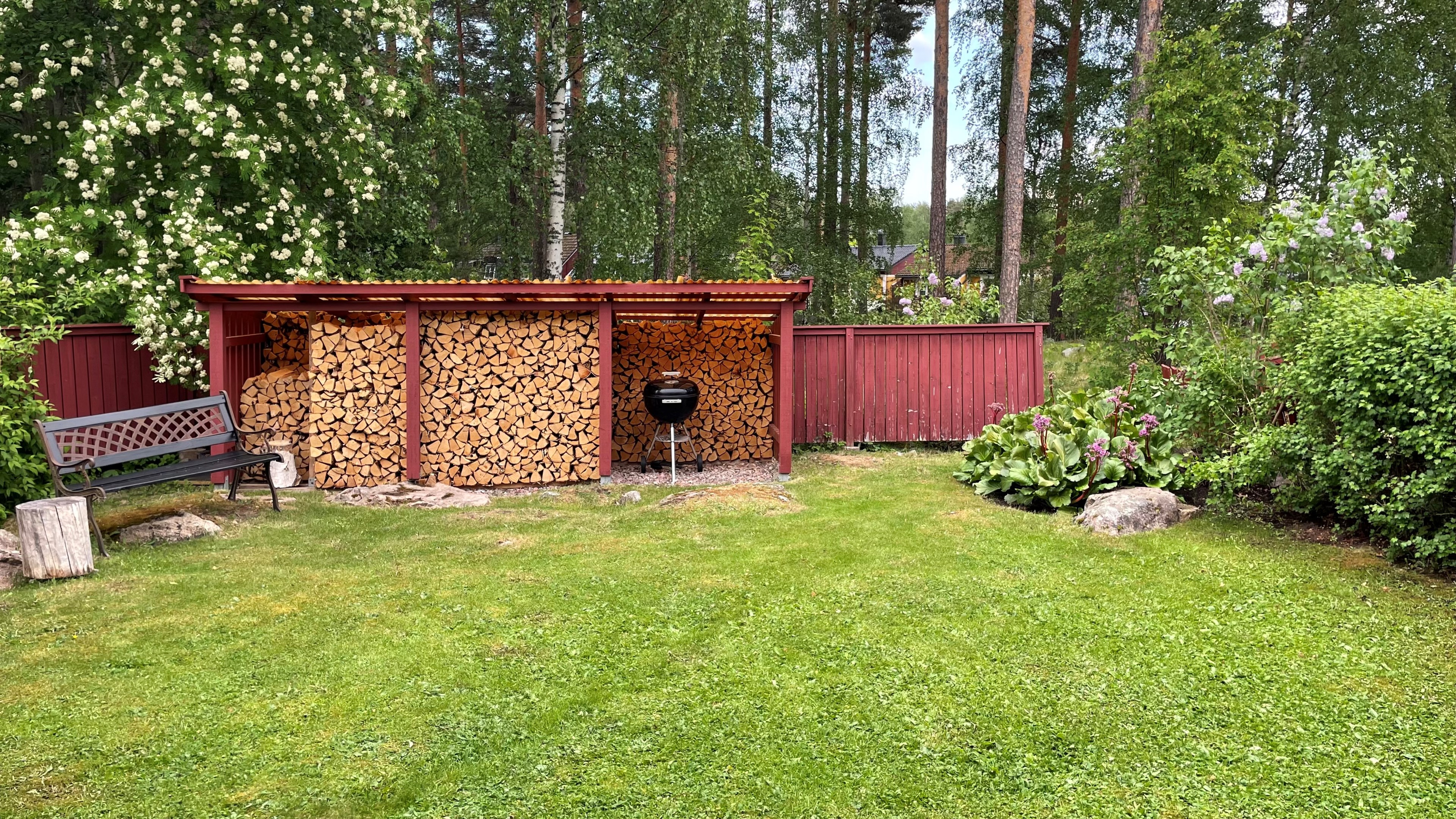 Gott om plats för ved till braskaminen