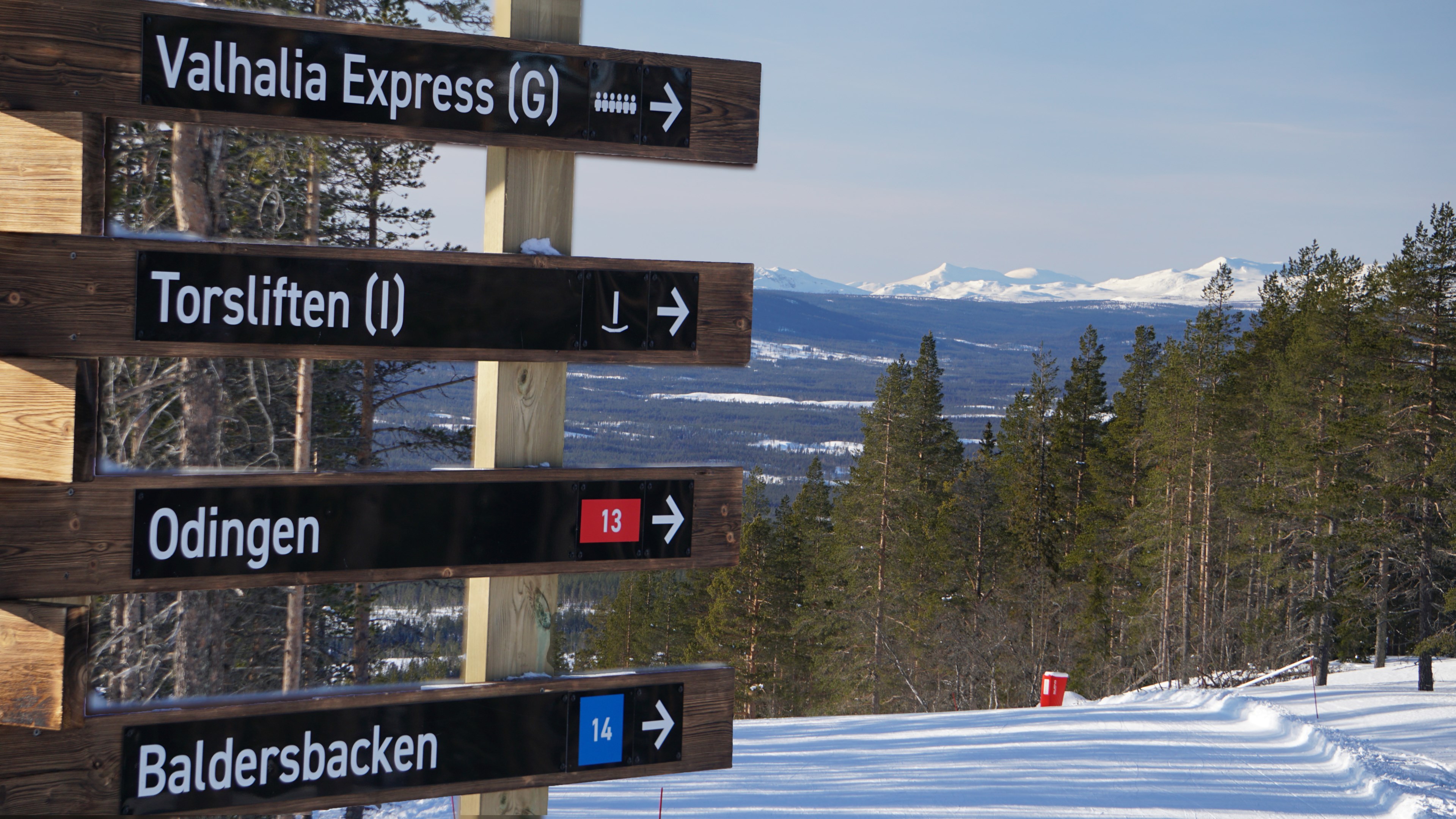 Skidbackar med vacker utsikt