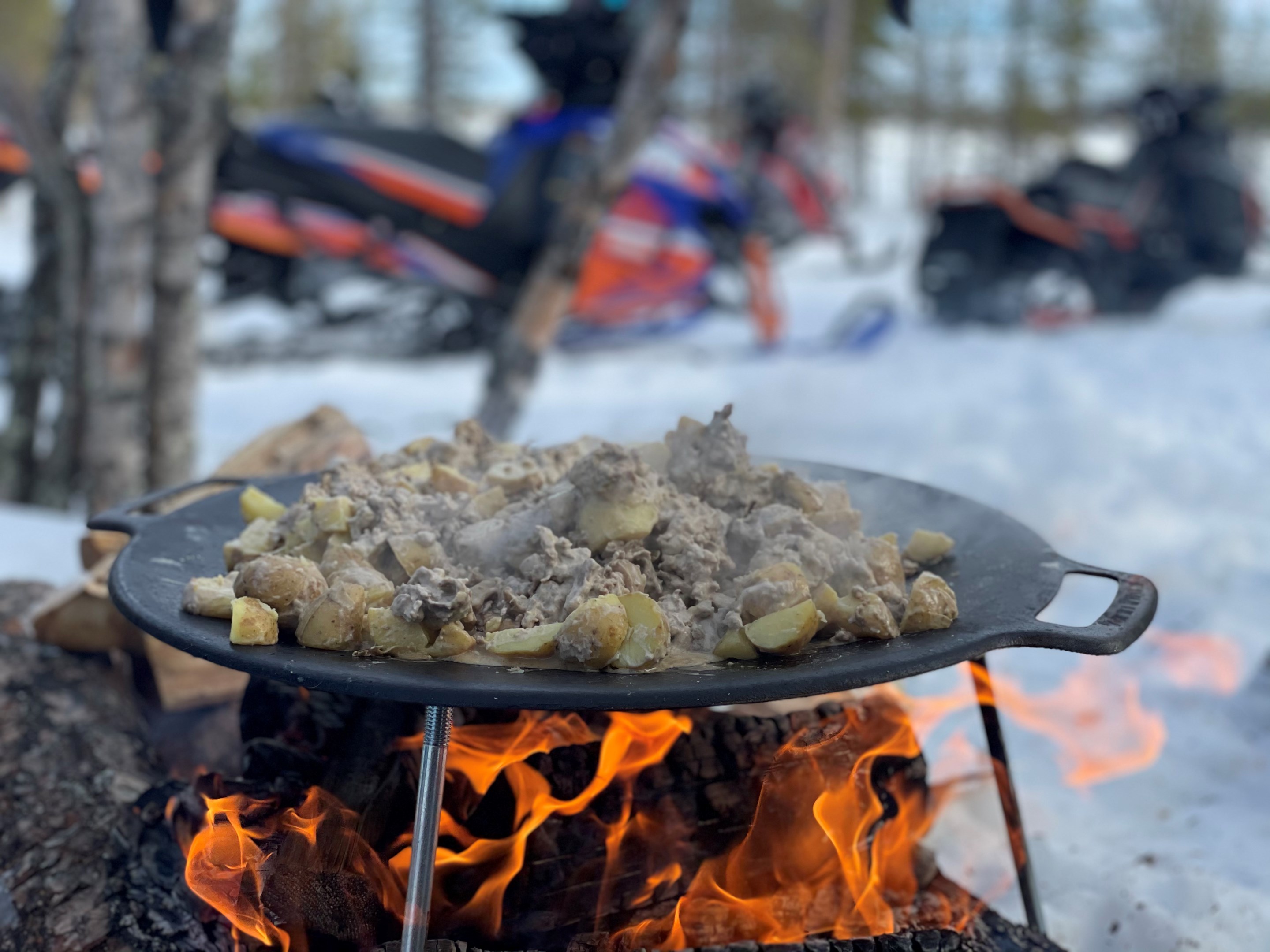 Lunch över öppen eld