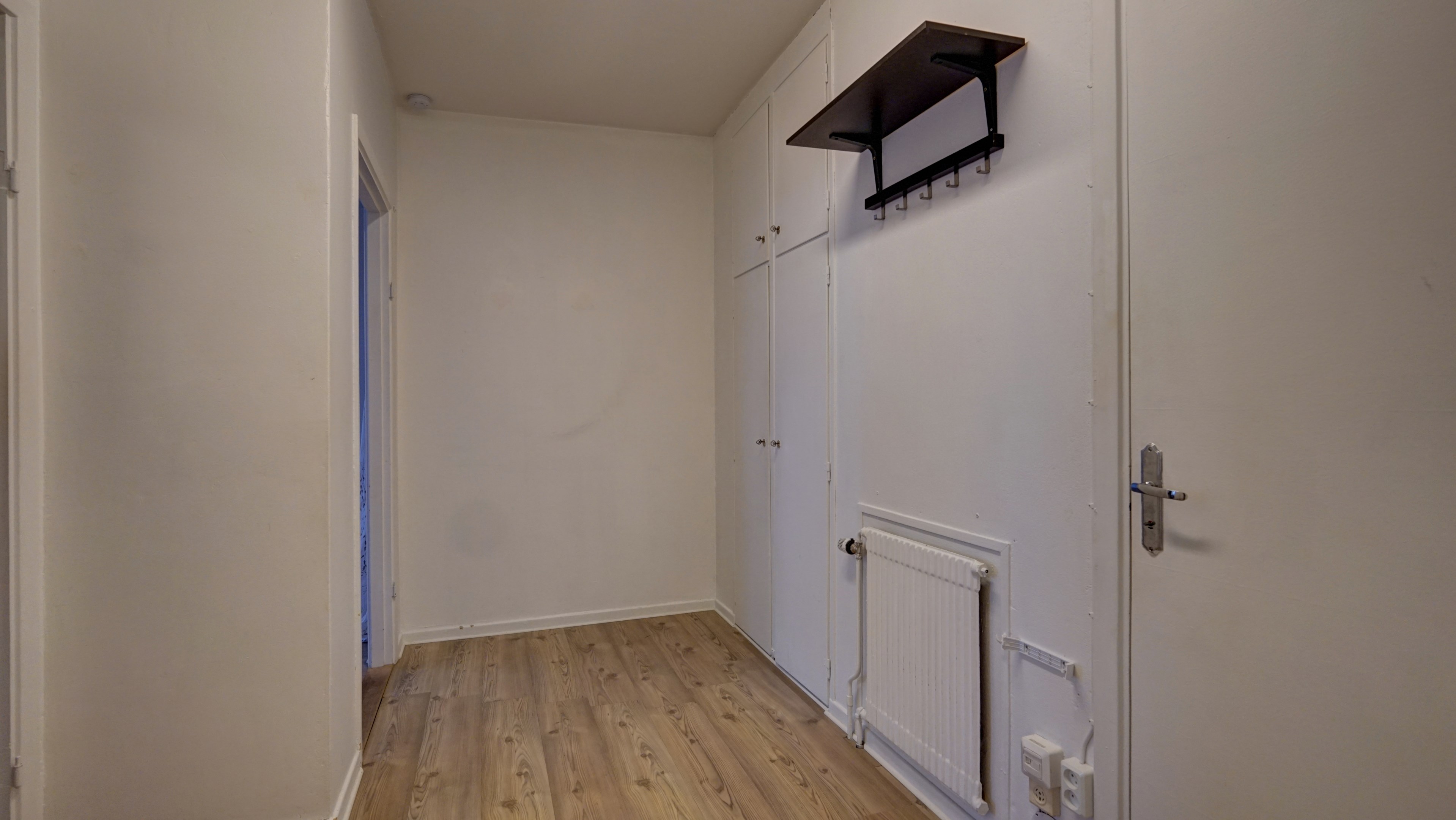 Hall med klädförvaring