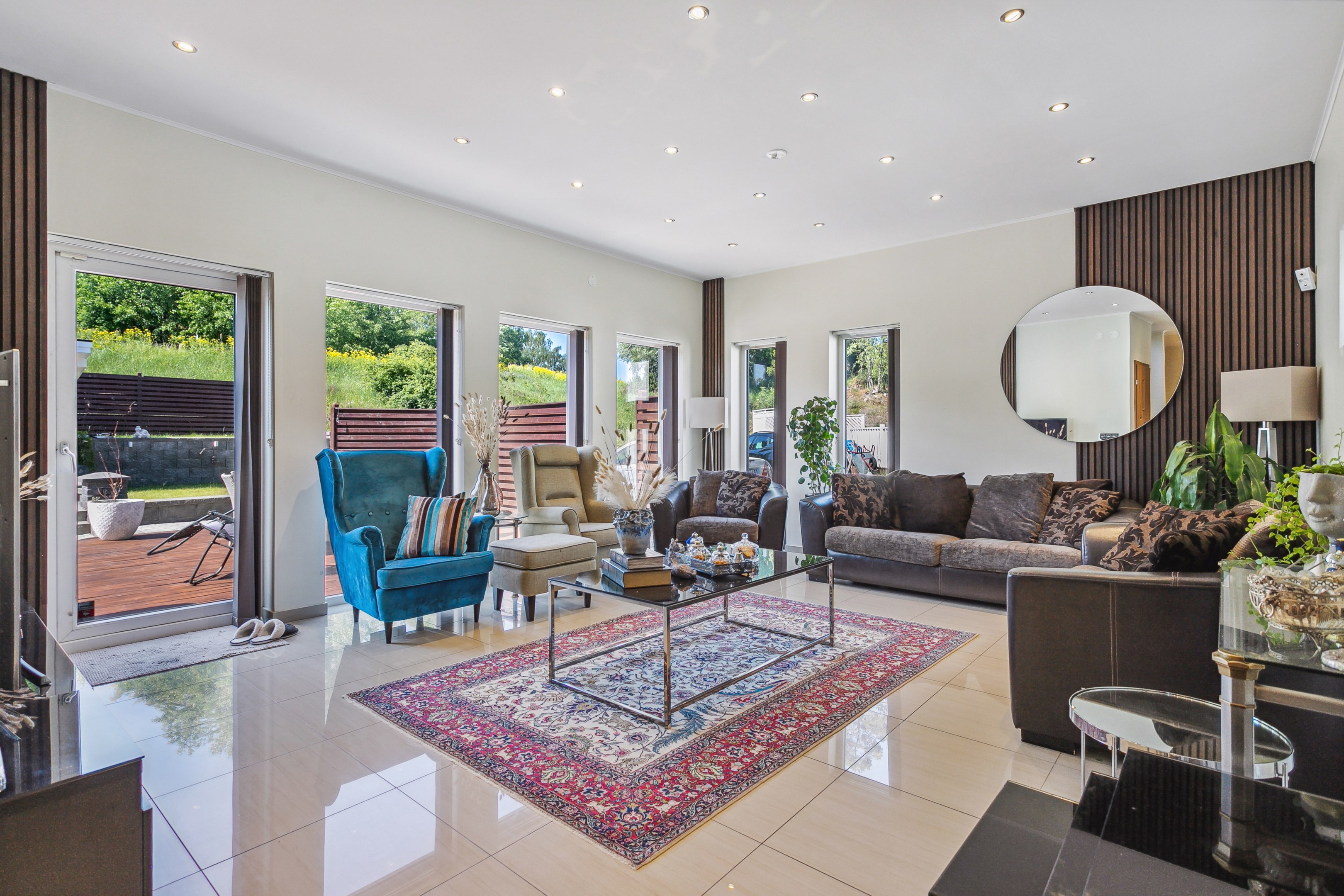 Härligt vardagsrum med golvvärme