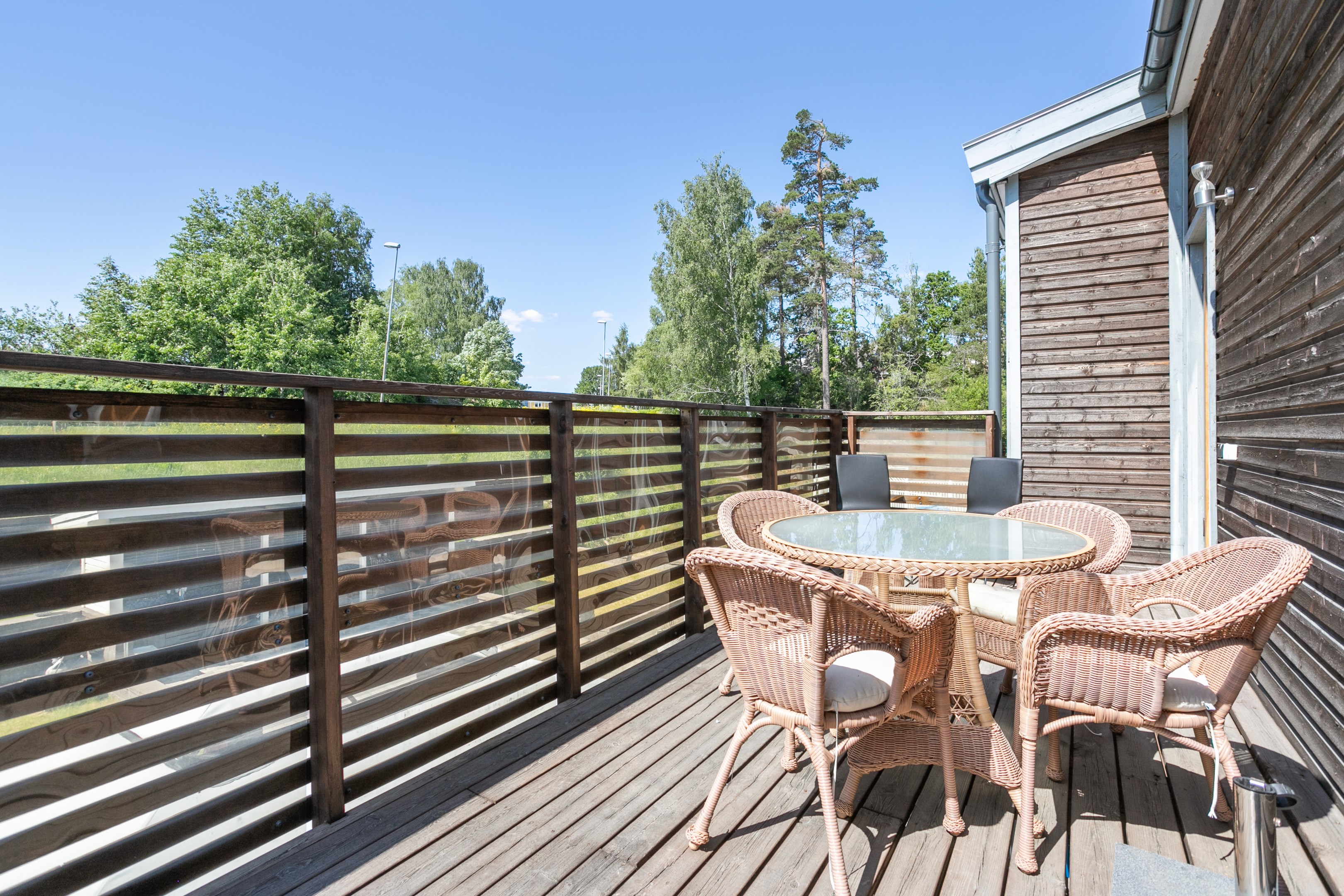 Stor balkong i soligt läge