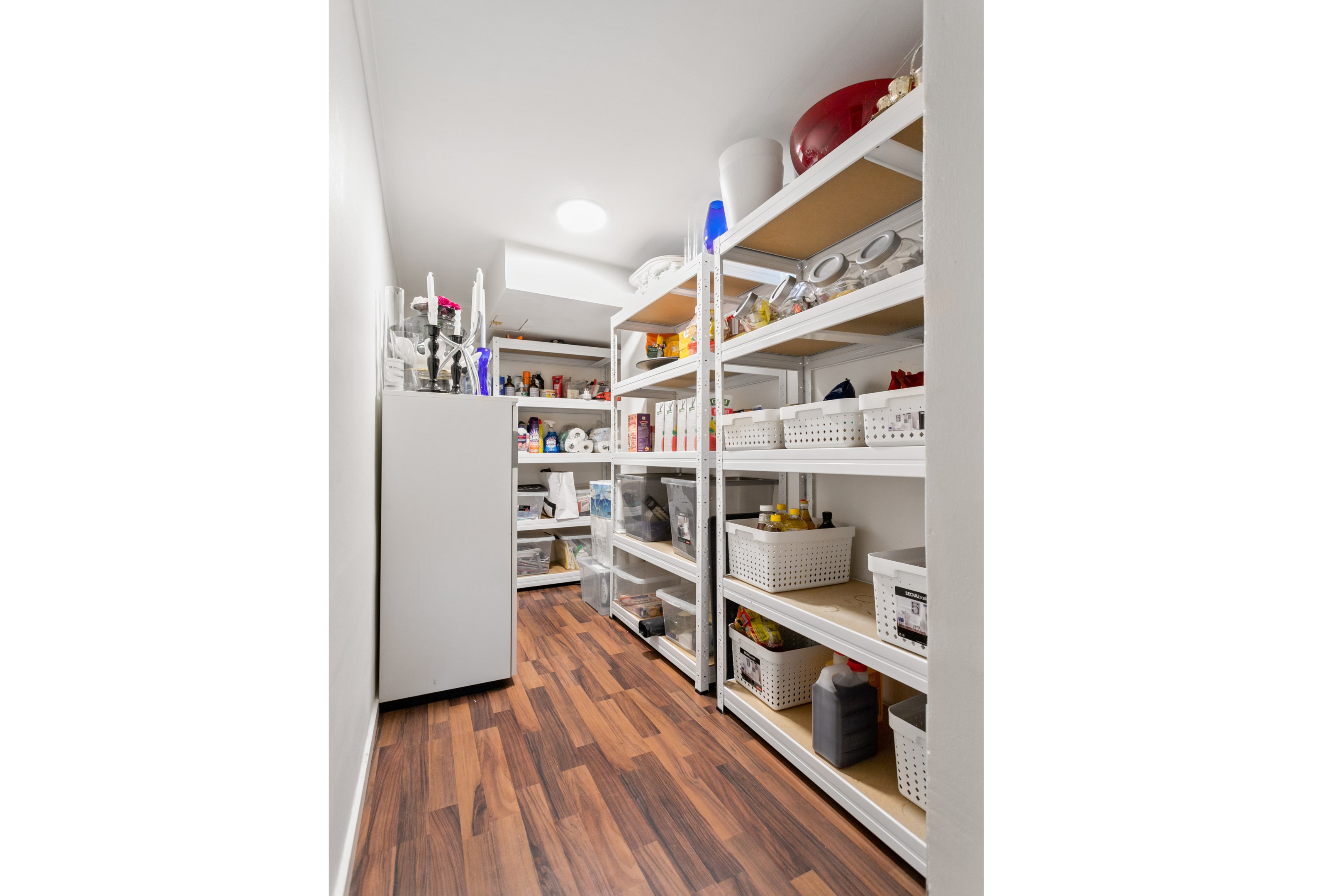 Matförråd nedre plan