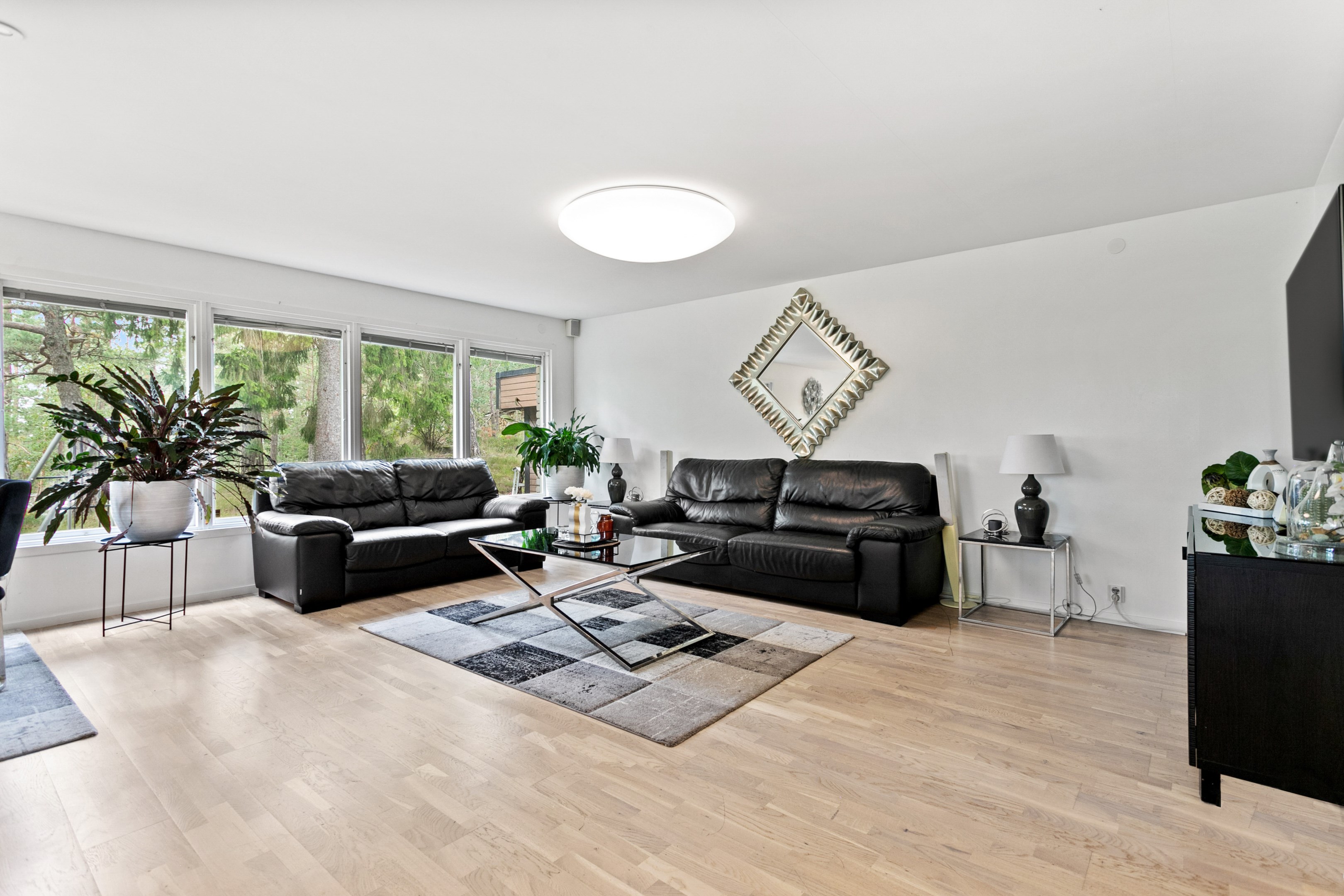 Massor av plats för stor soffgrupp