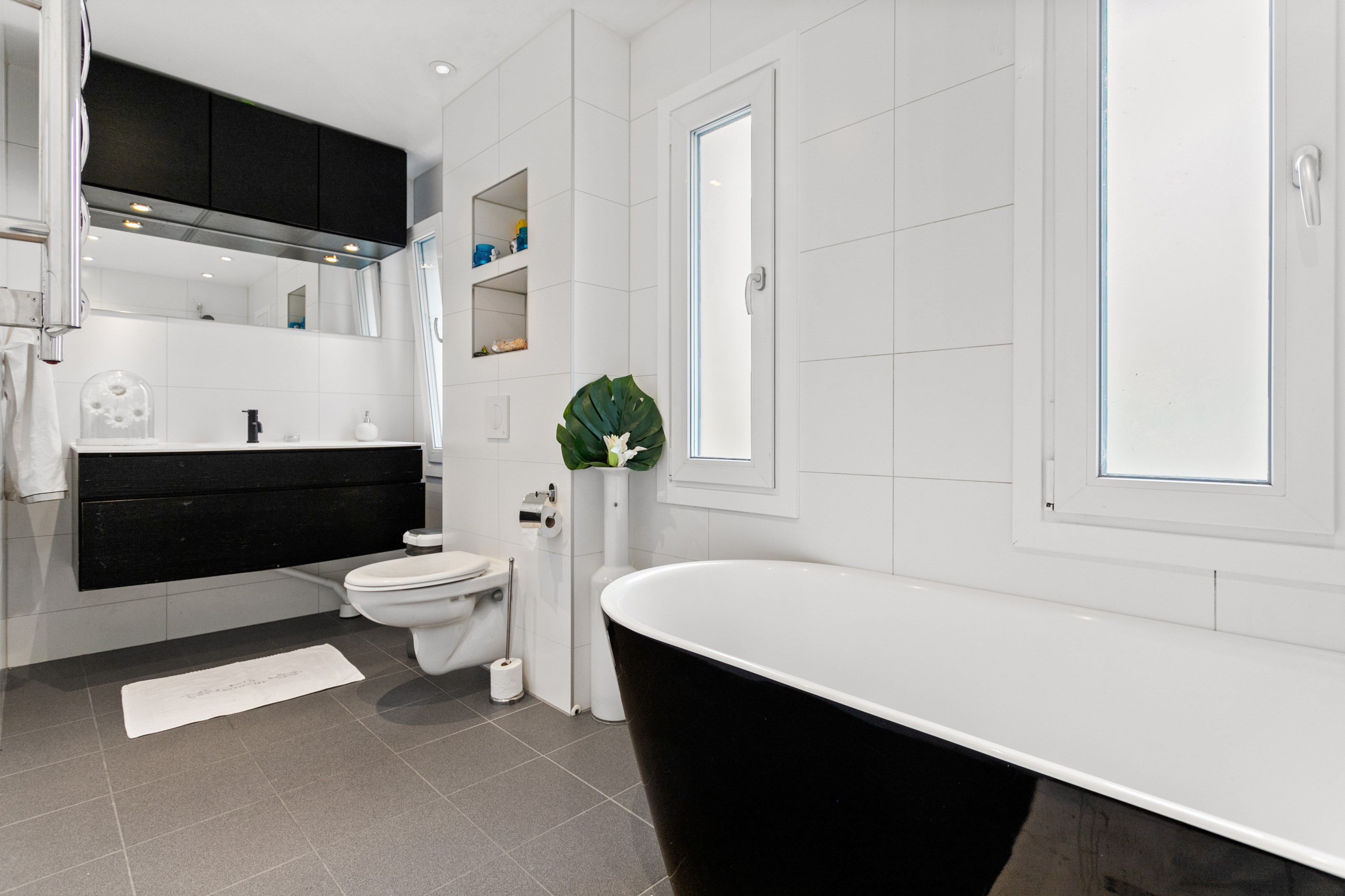 Fräscht helkaklat badrum