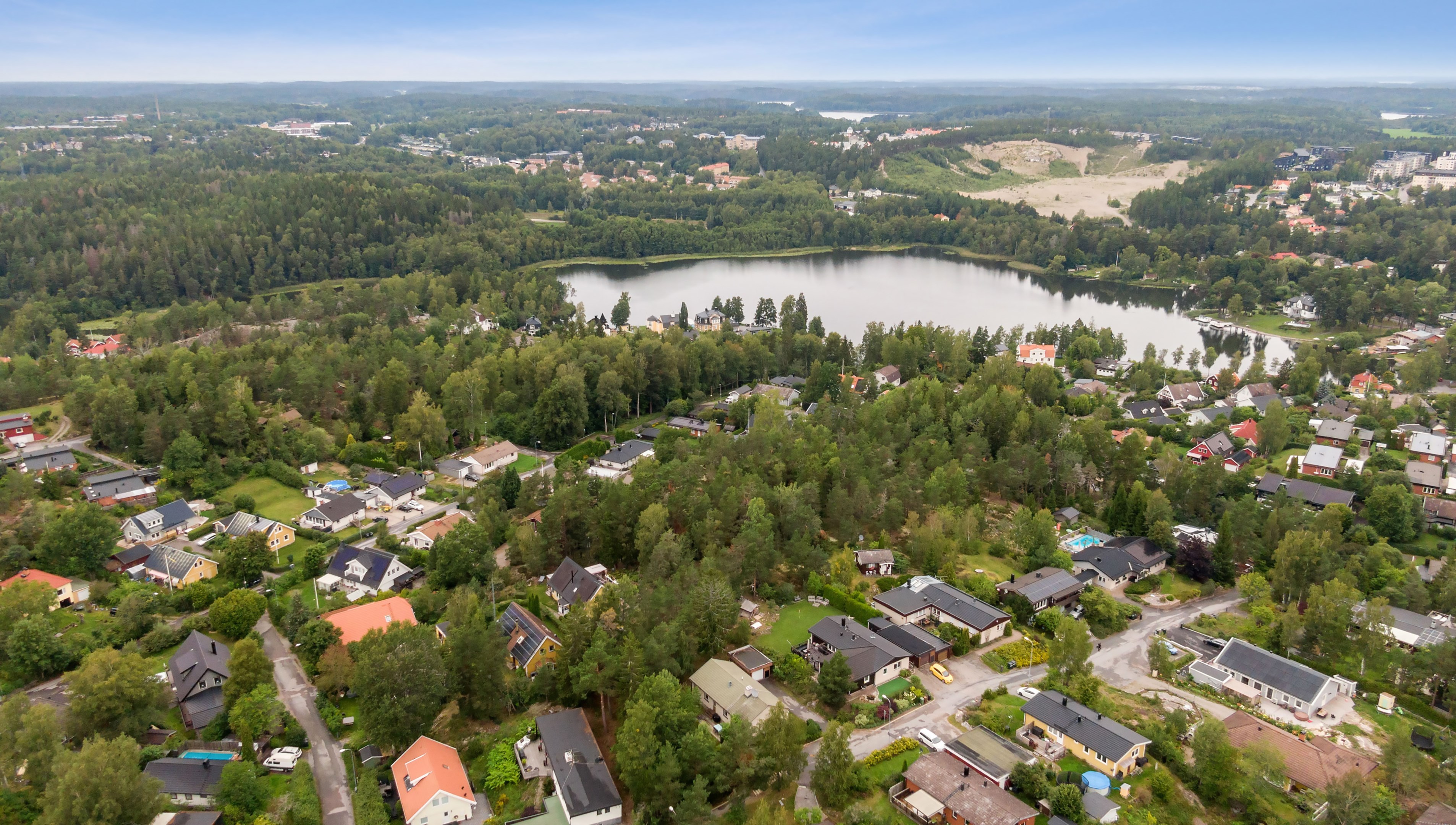 Sjön Utterkalven i bakgrunden så nås via kort promenad