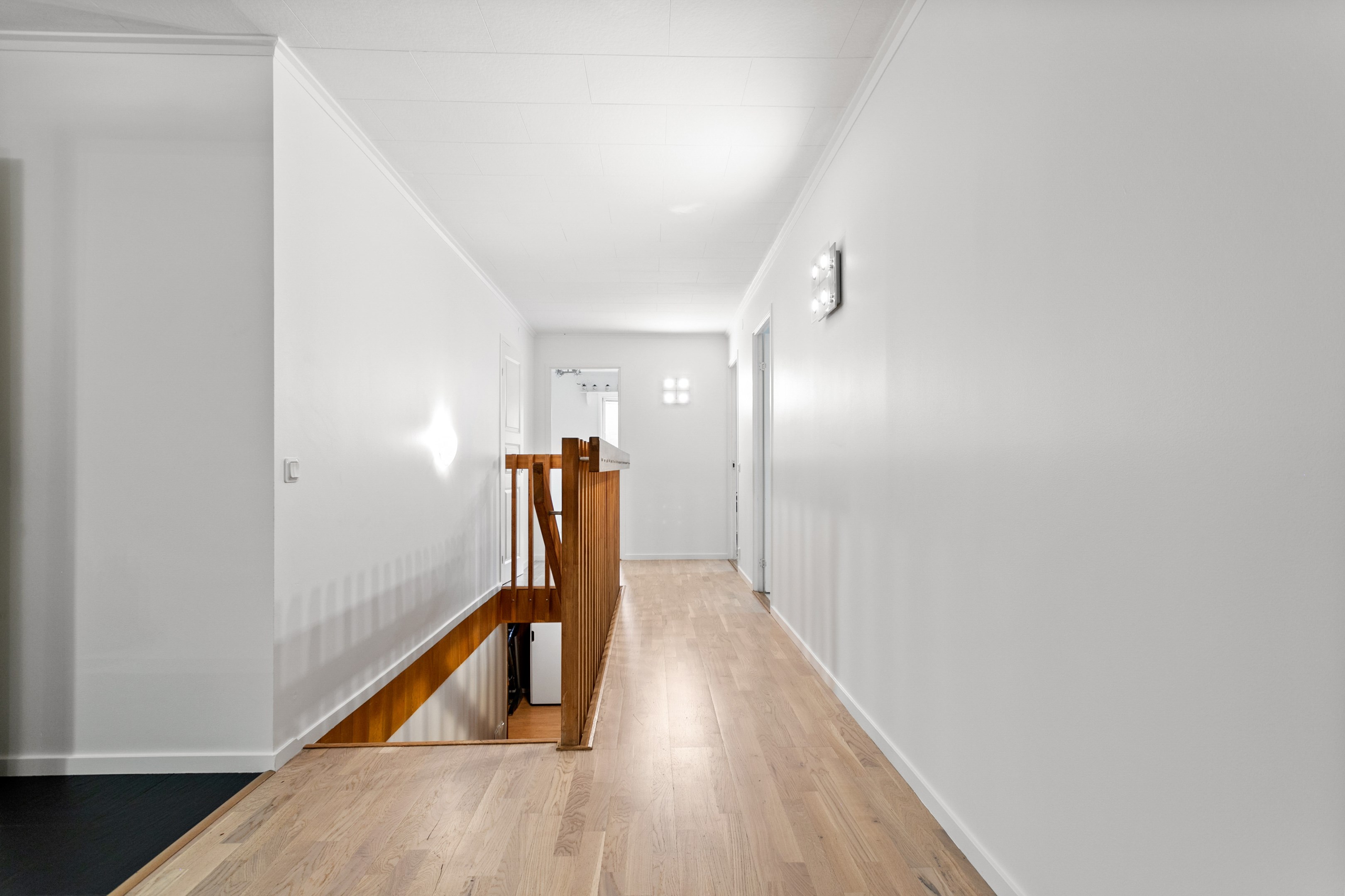 Hall entréplan som sammankopplar alla rum