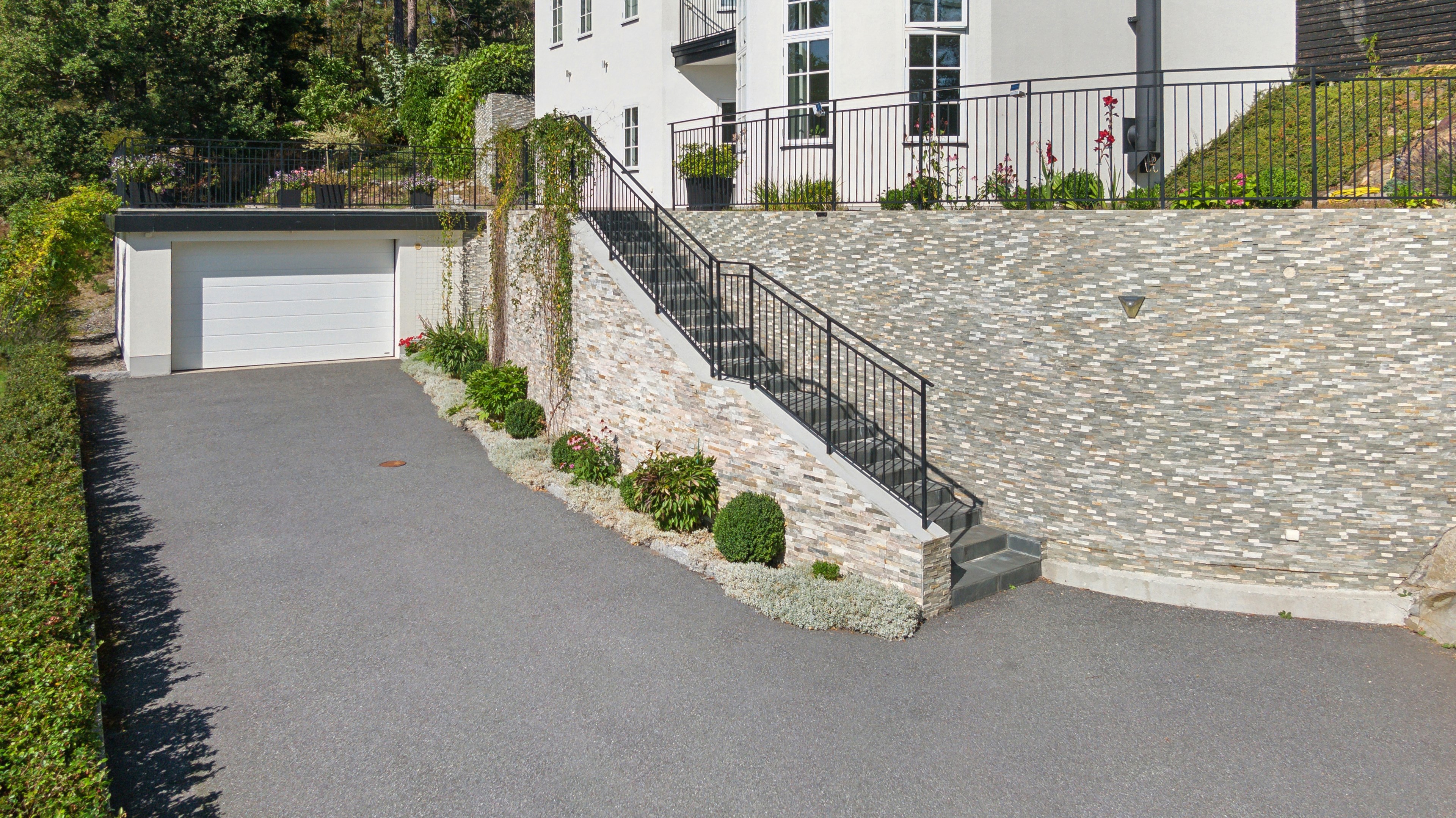 Gott om plats för familjens bilpark