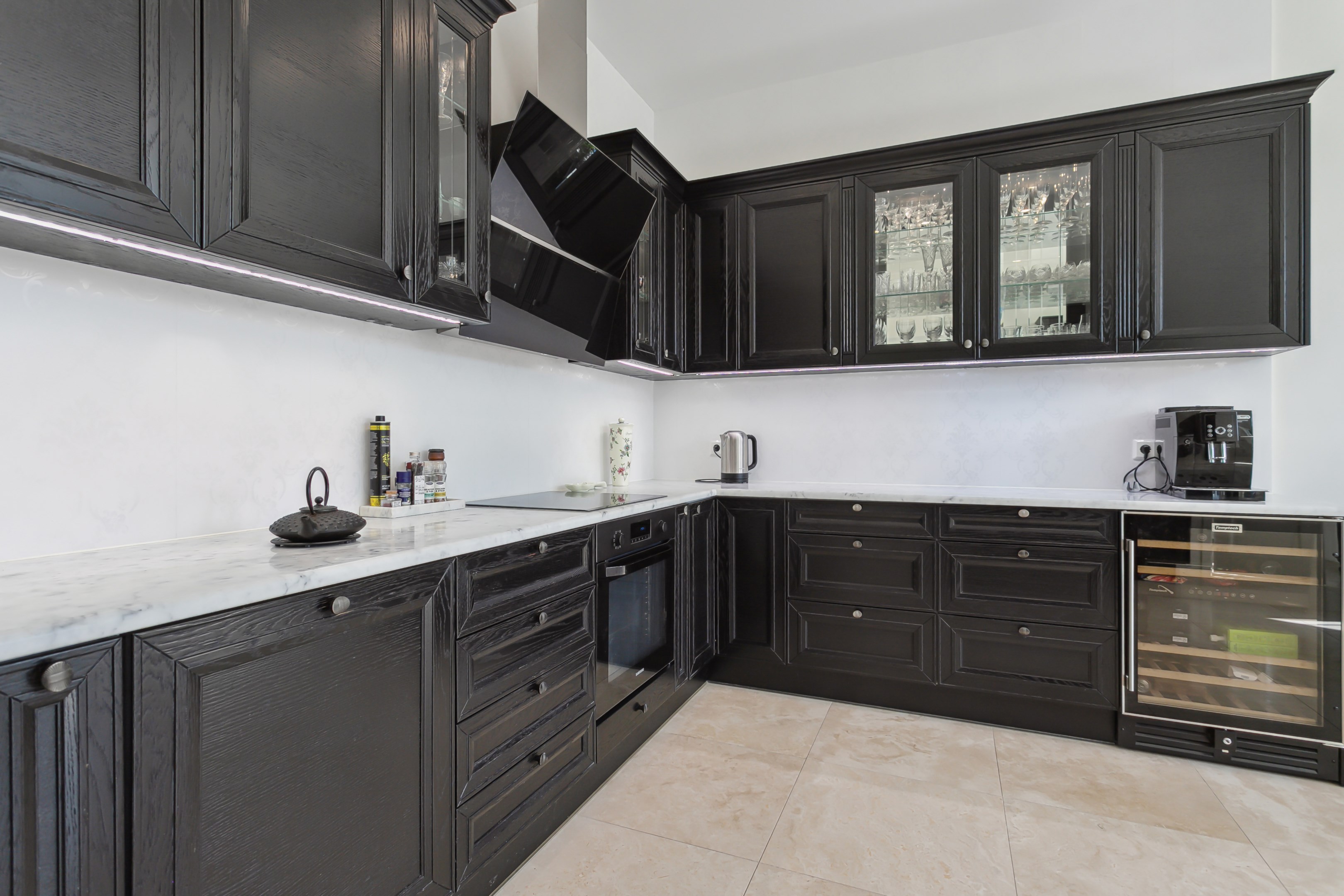 Bra arbetsytor med iinbyggd belysning ovan