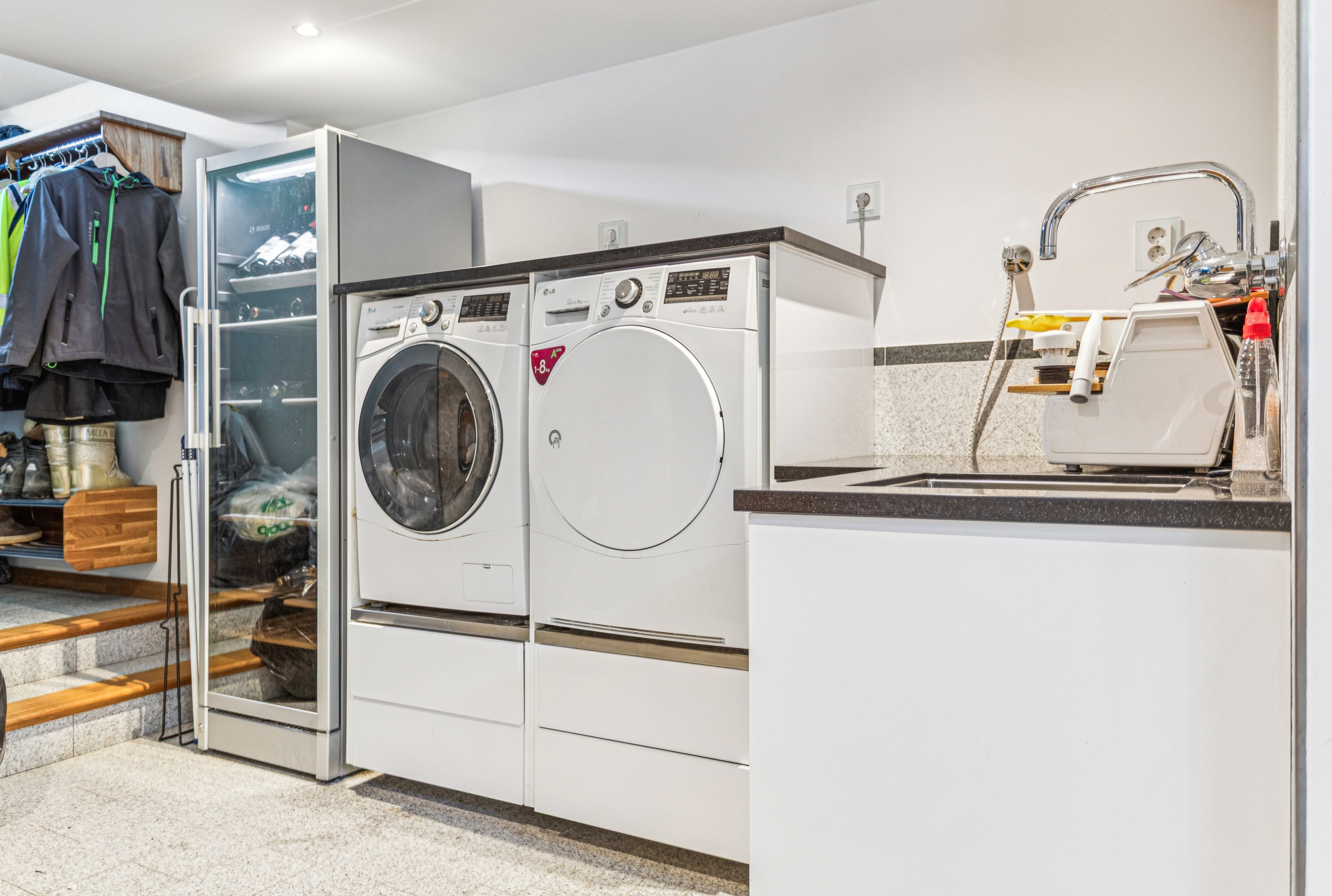 Tvättavdelning med grovingång
