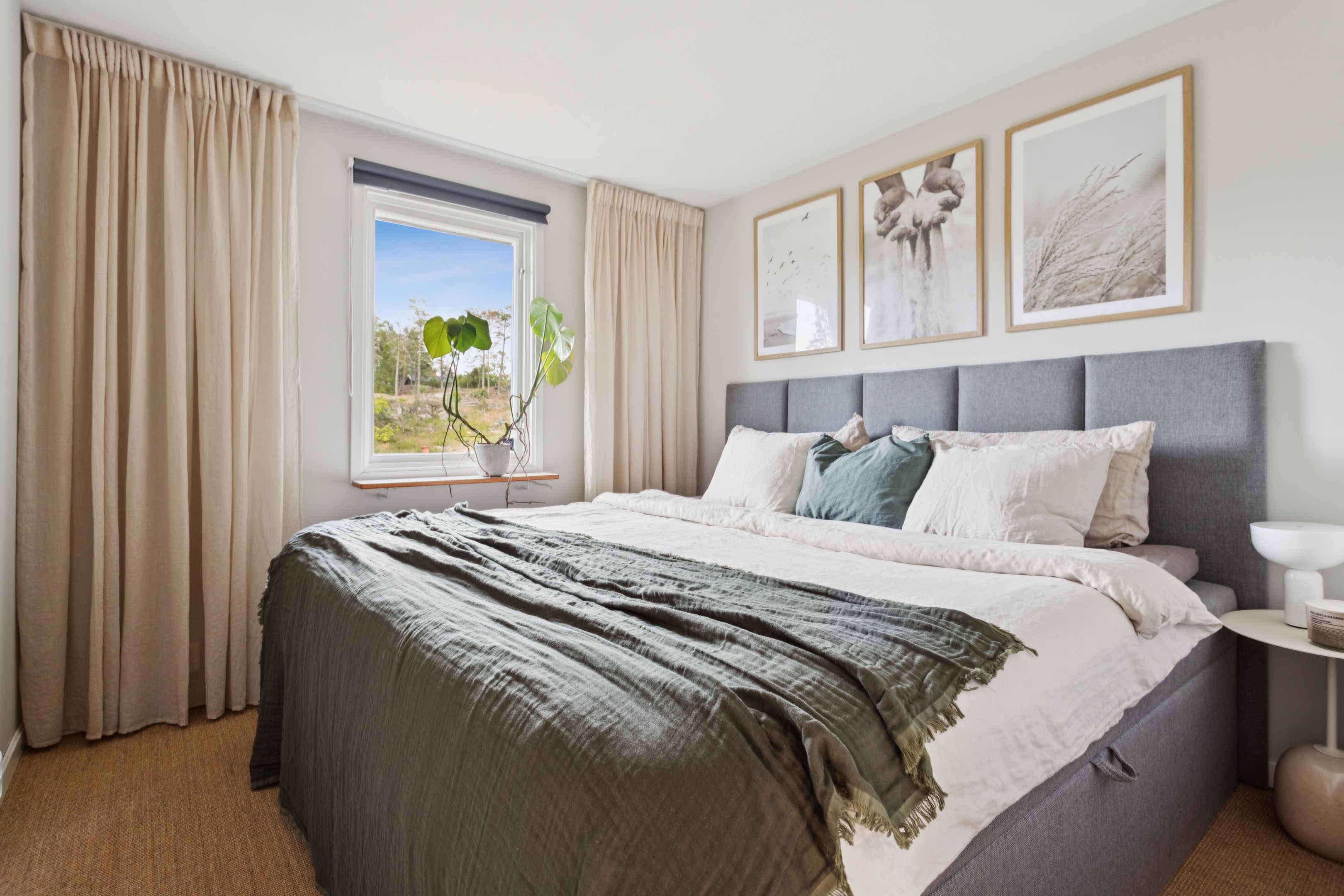 Sovrum 1 med plats för dubbelsäng