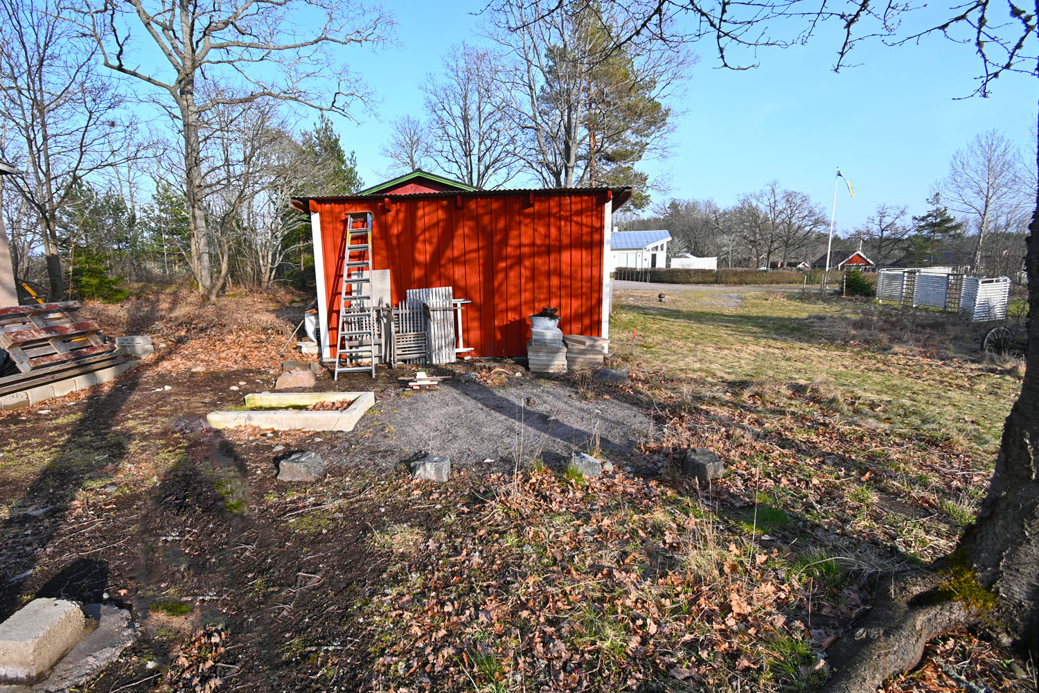 Sett från fastigheten öster ut