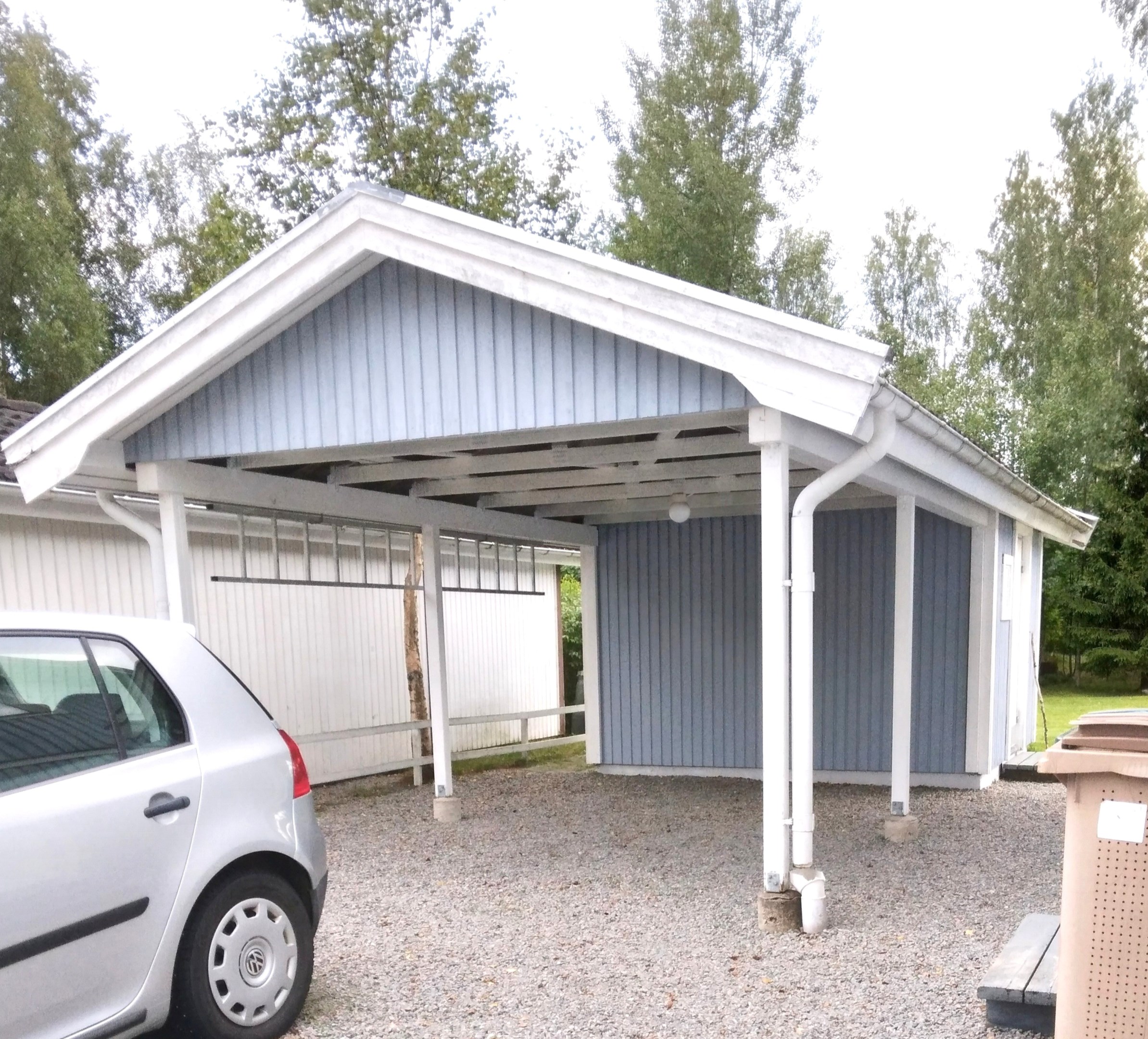 Carport och förråd