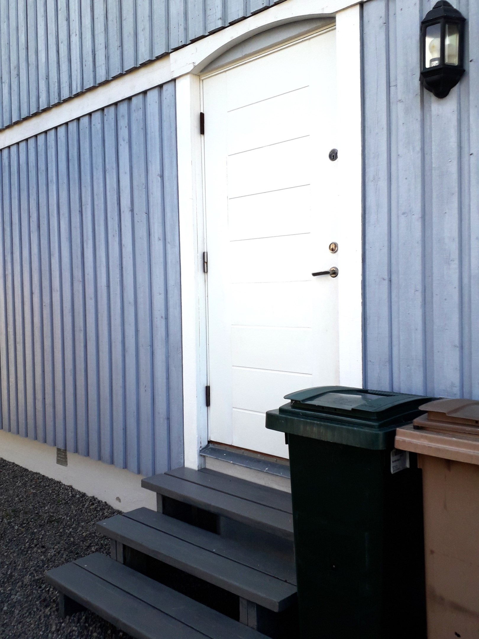 Grovingång från gaveln