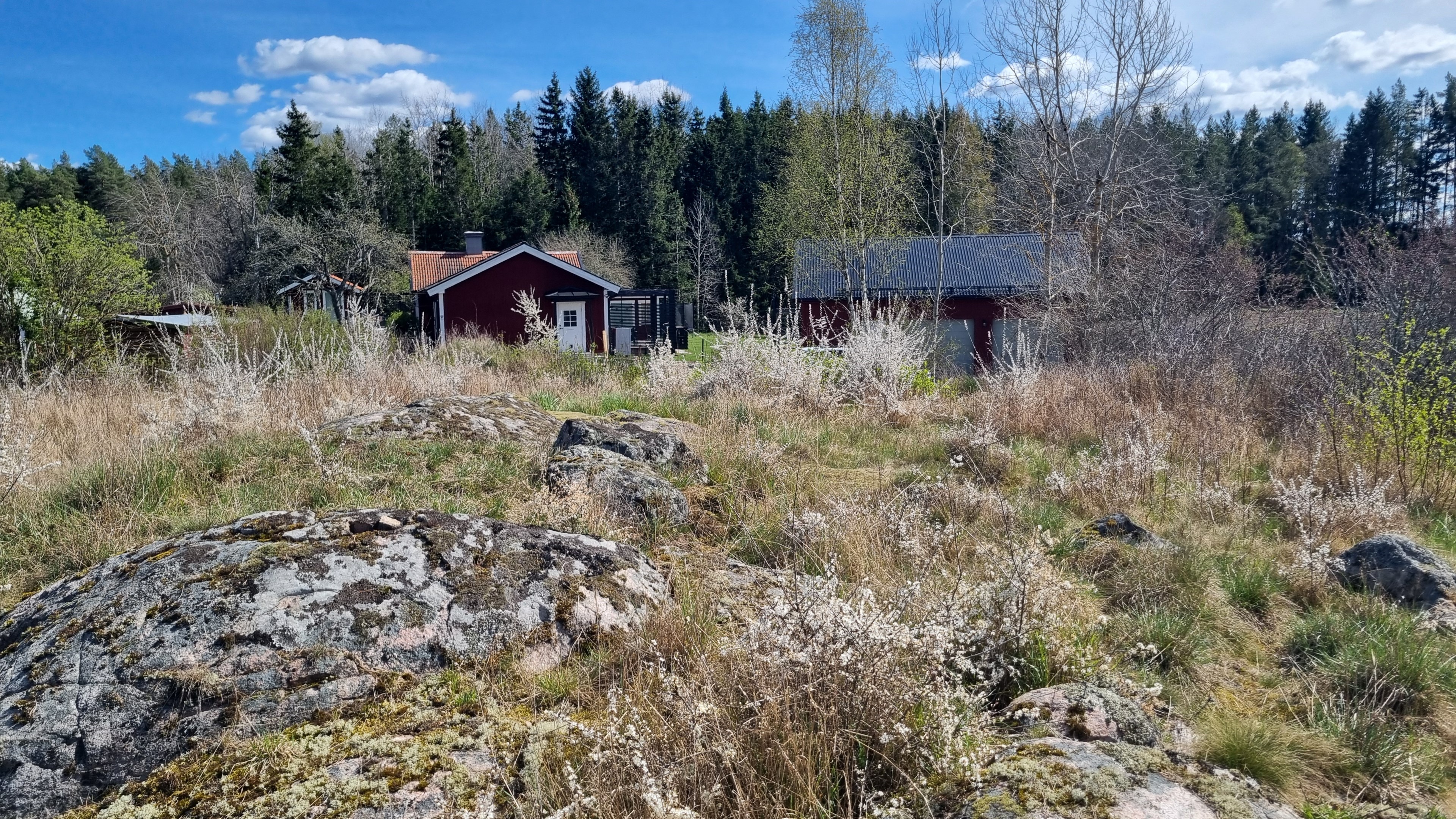 ...kanske med högt läge på berget...