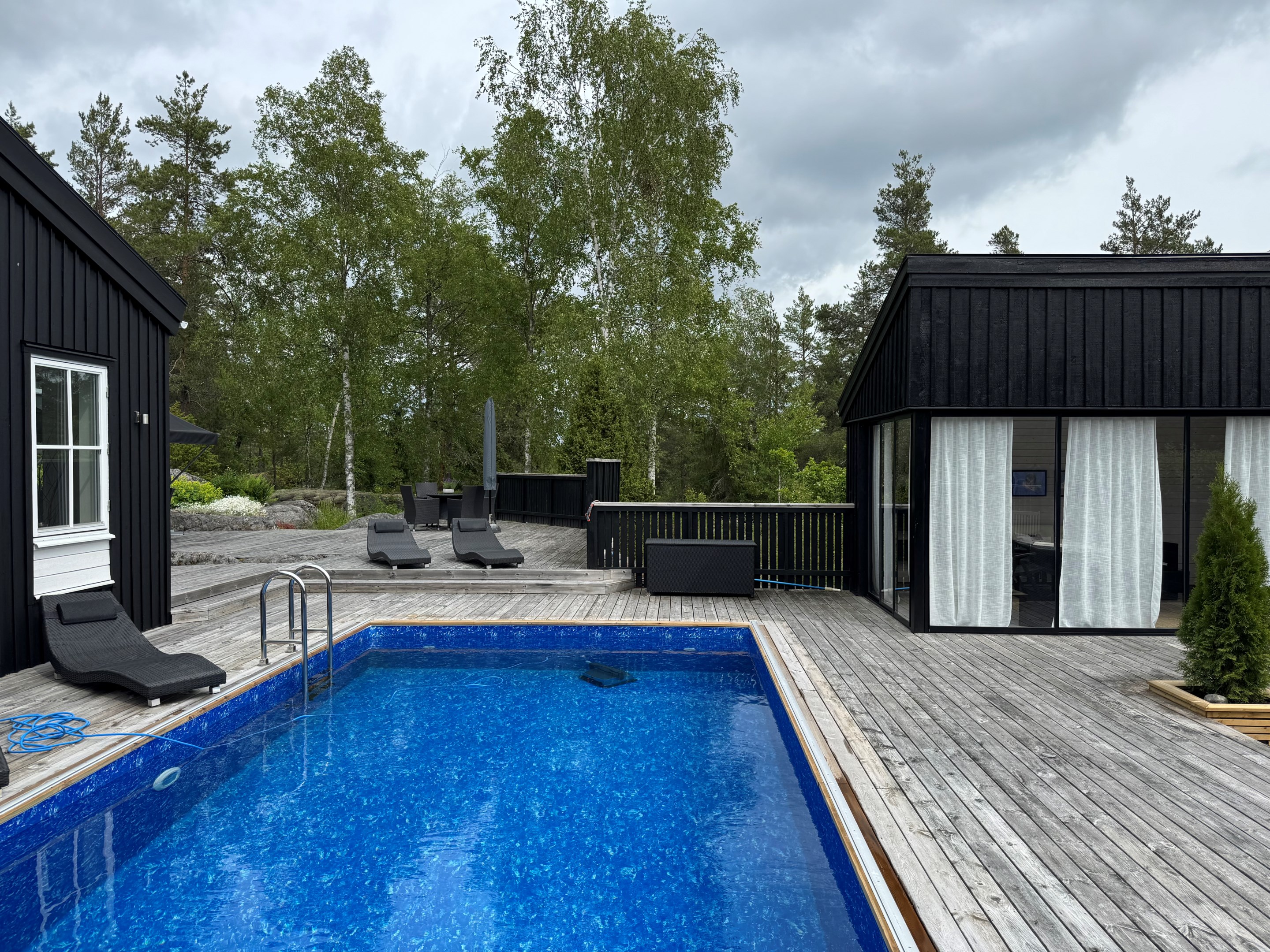 Fritidshus Burvik - Stora altandäck mellan husen