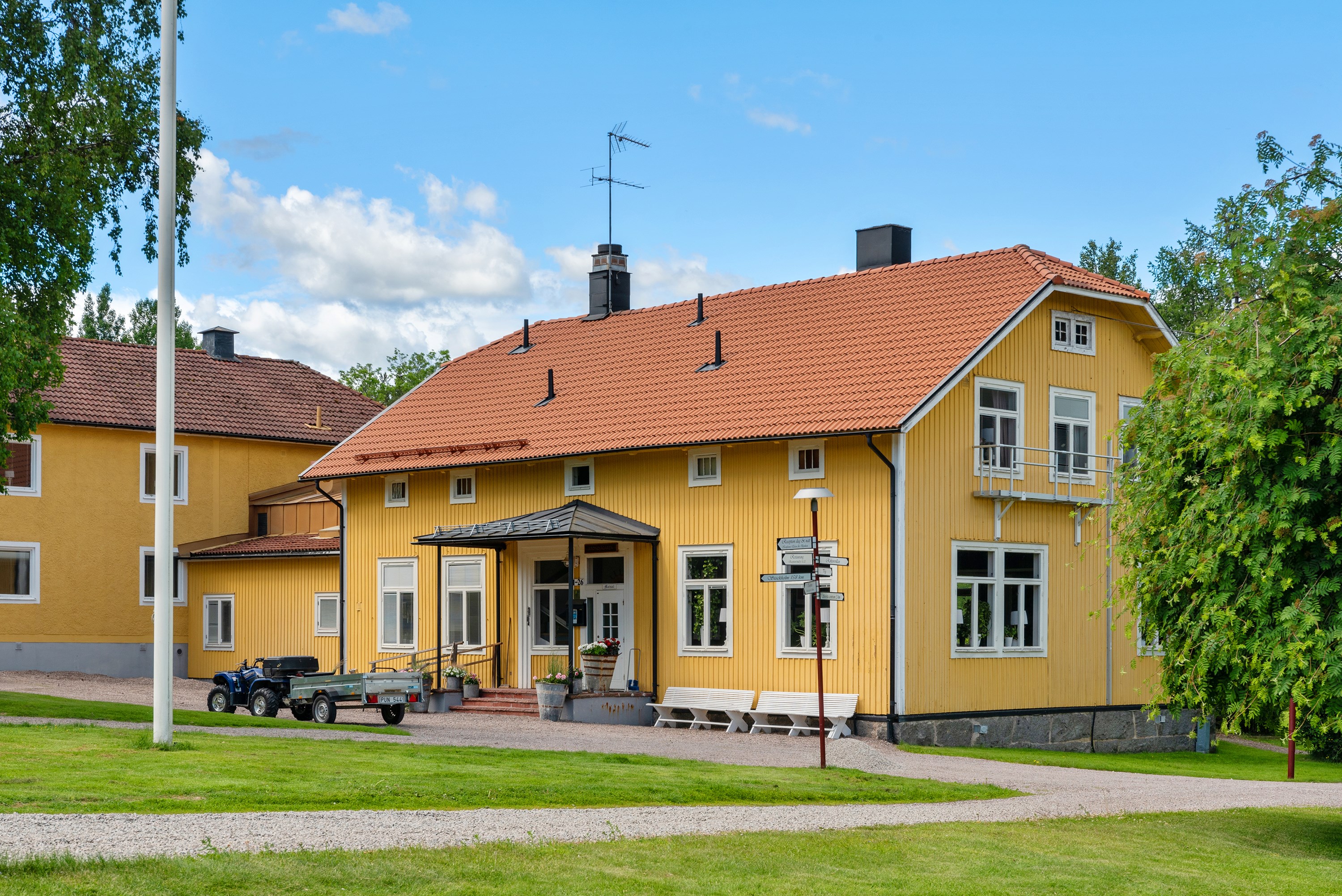 Kronojägare med restaurang och Skogvaktaren med rum