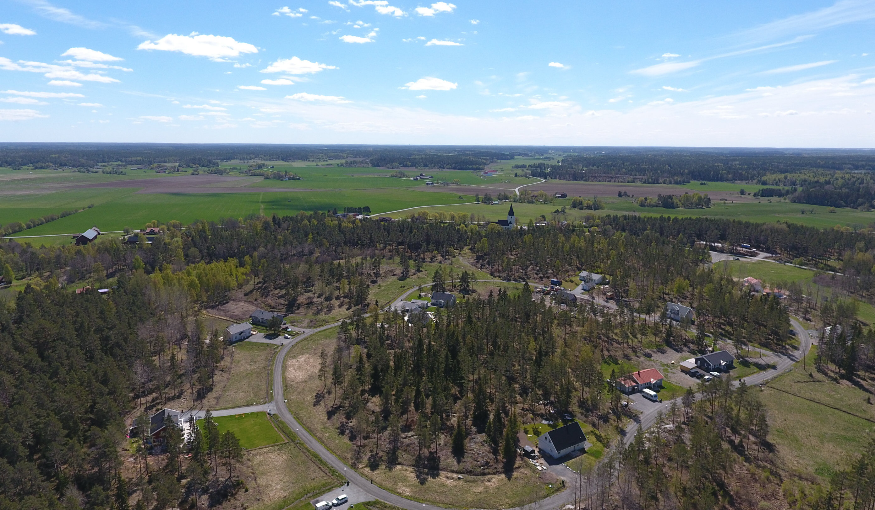 Äldre drönarbild Gottröraslingan. Nya hus finns nu. Tomt inkl framdraget vatten och avlopp.