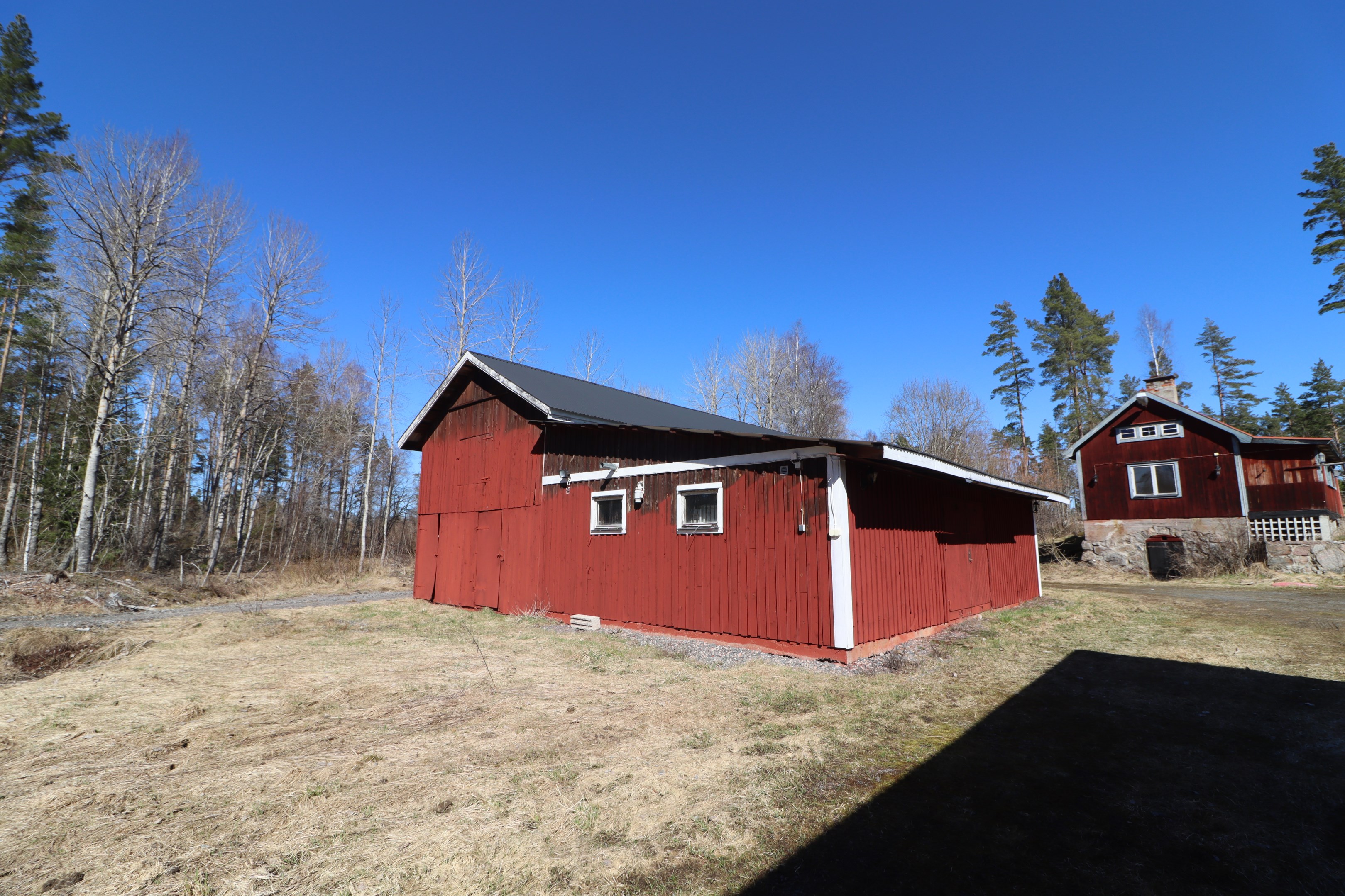 Ekonomibyggnad med stall
