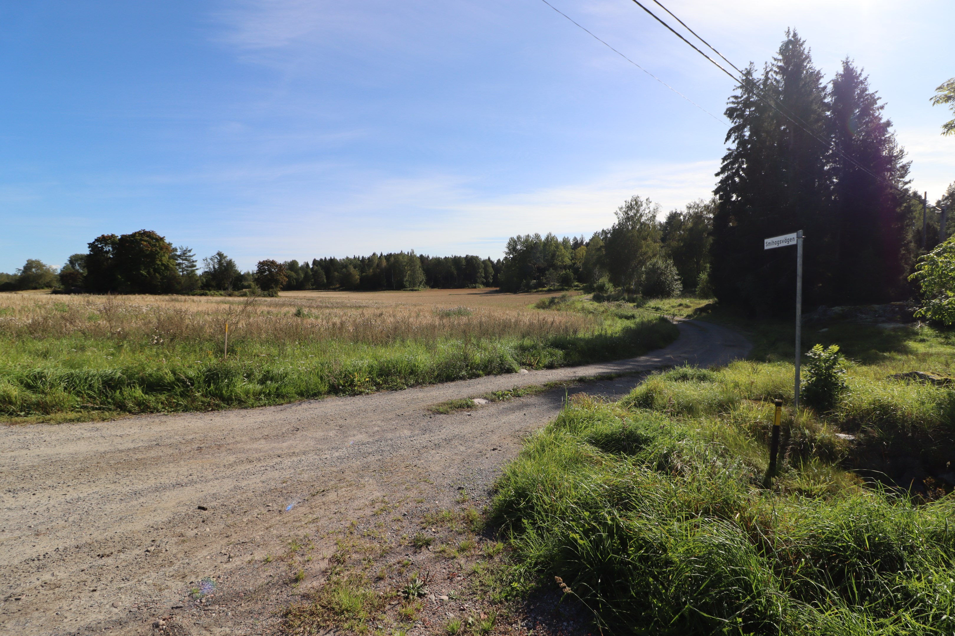 Infart Smihagsvägen följ vägen 1 km