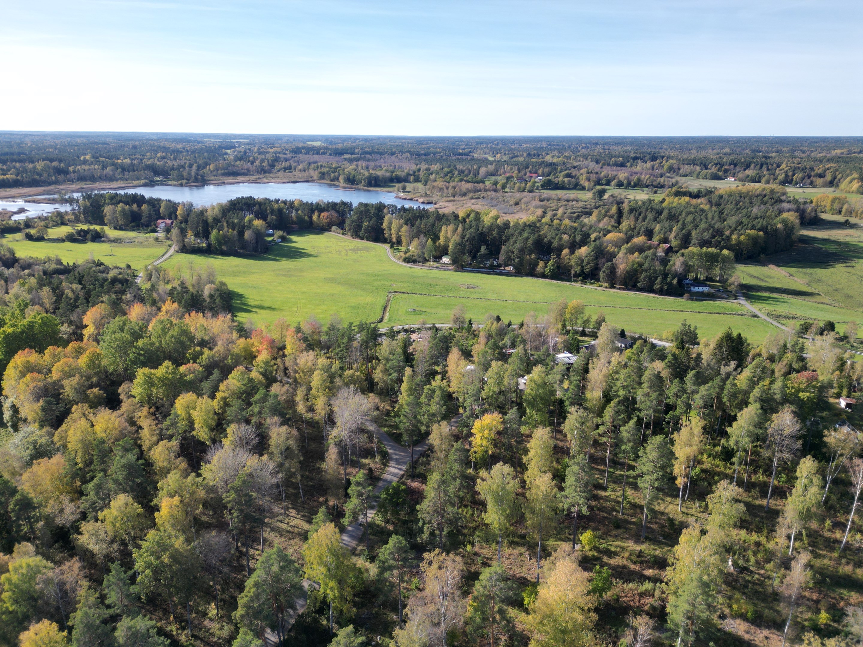 Gångavstånd till Vängsjön där badplats finns