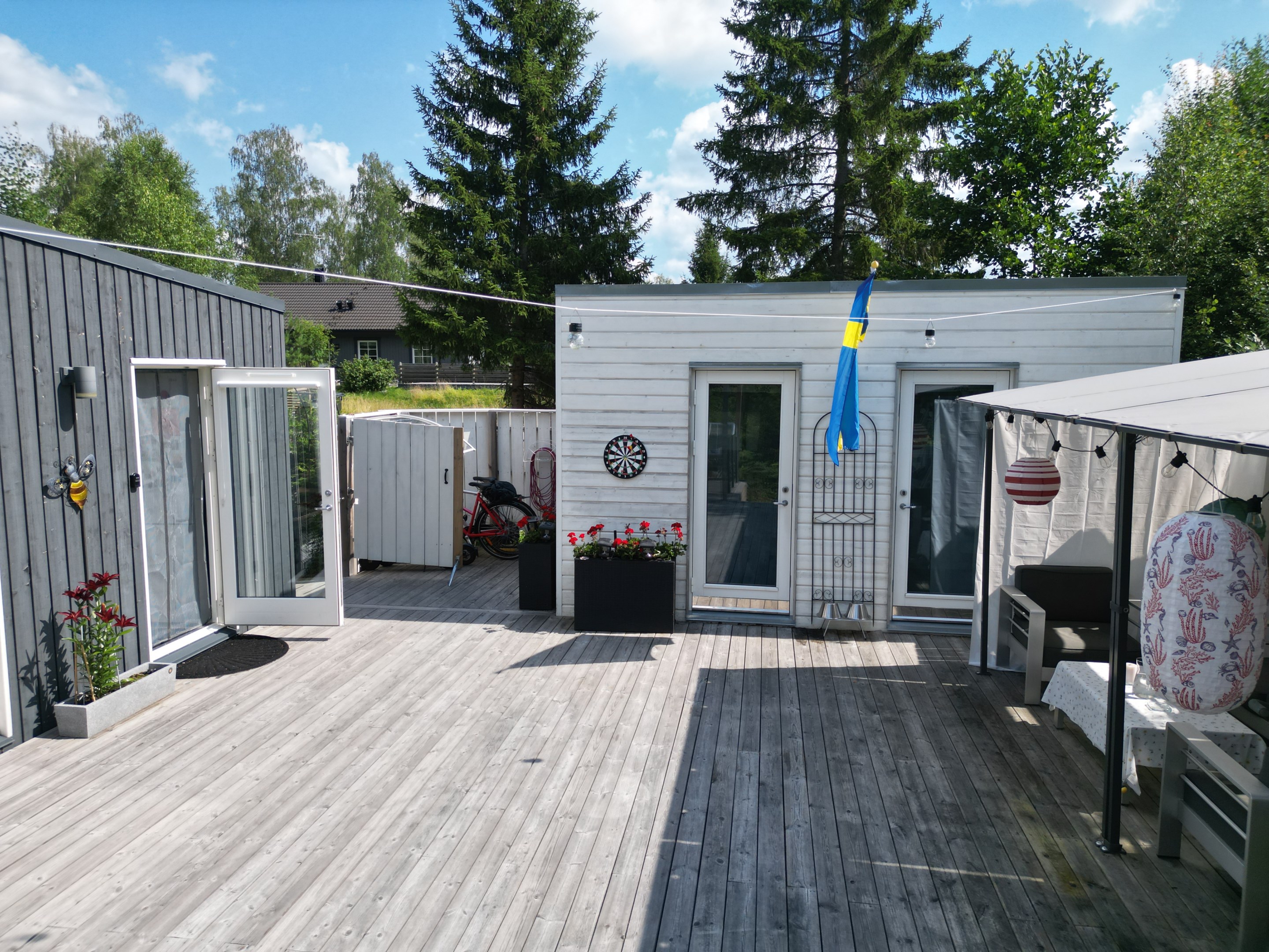 Huset, altan och gästhus