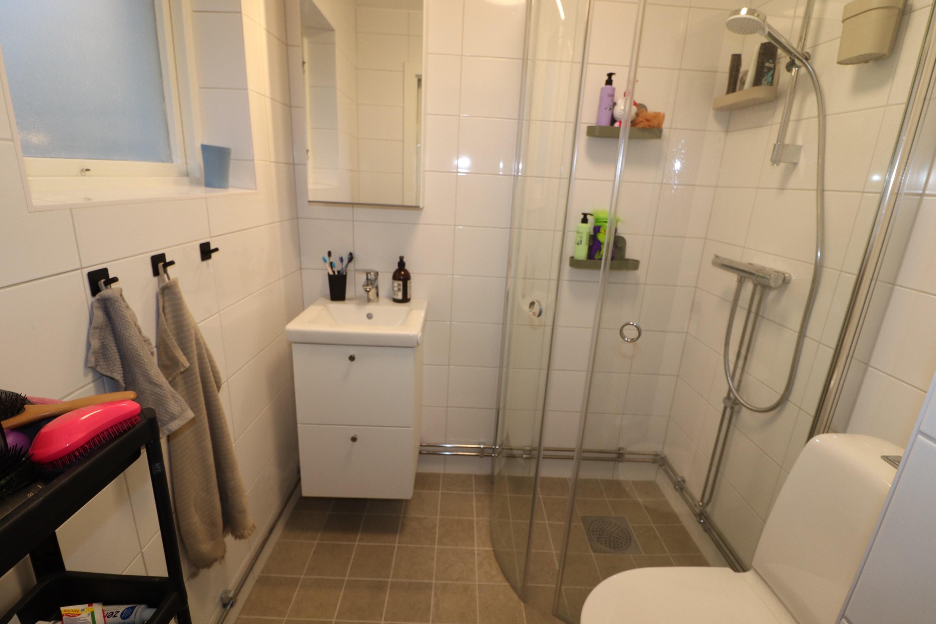 Nyrenoverat badrum till lägenhet 2 vid entré