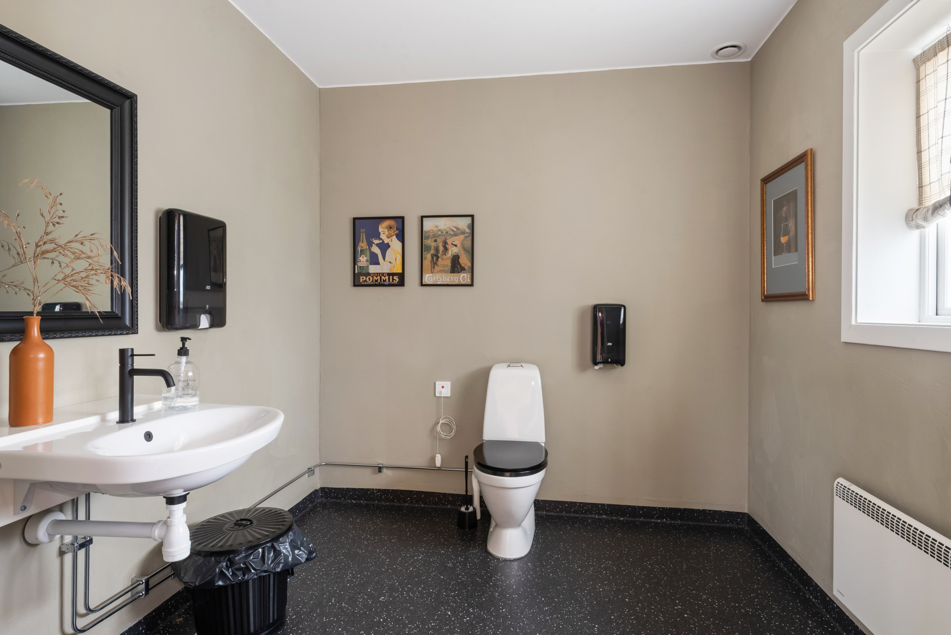Eventlokal toalett (plats för dusch om så önskas)