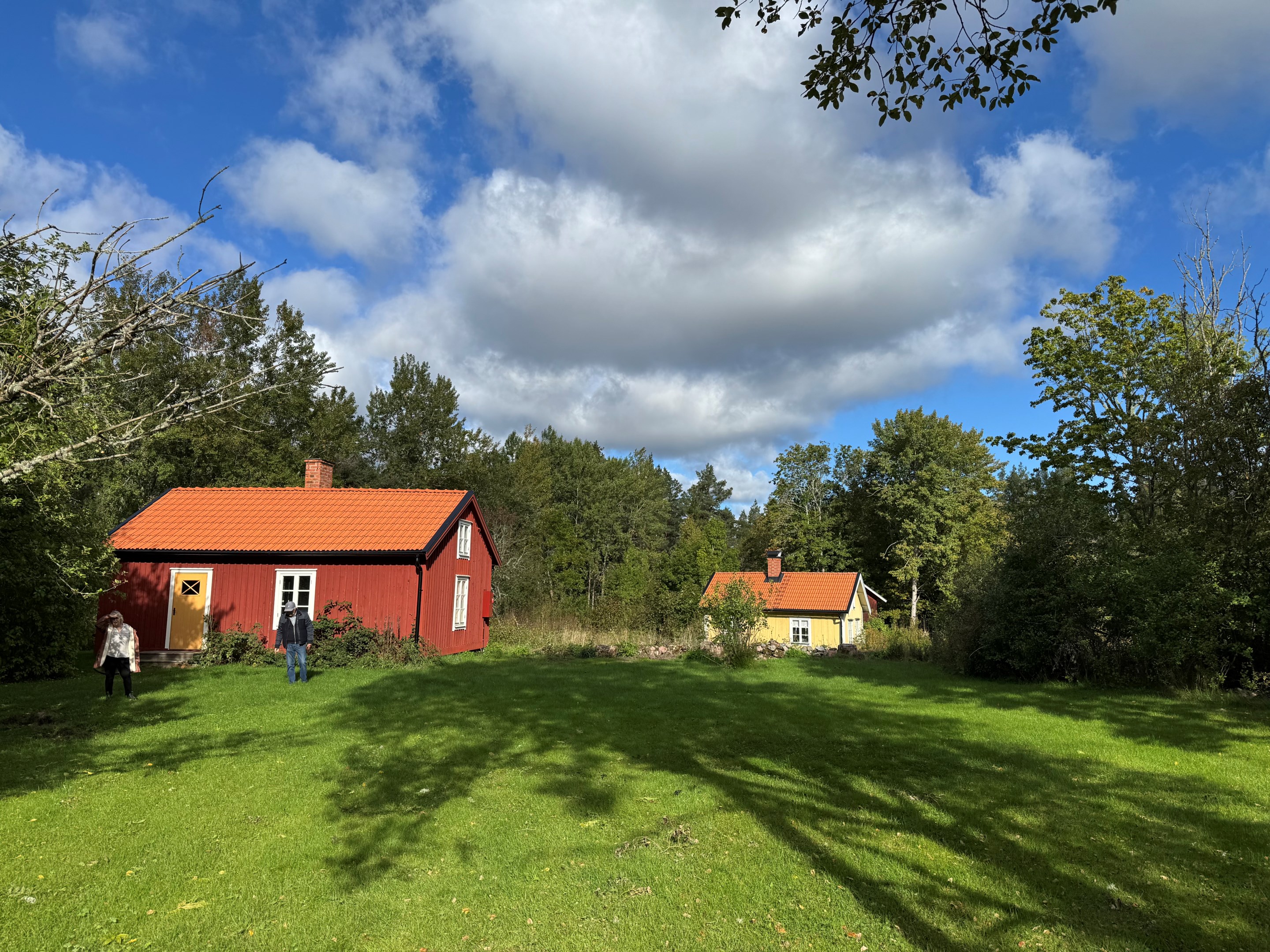 Två torp med egna fastighetsbeteckningar  4:6 & 6:1 som säljs separat eller ihop med gården