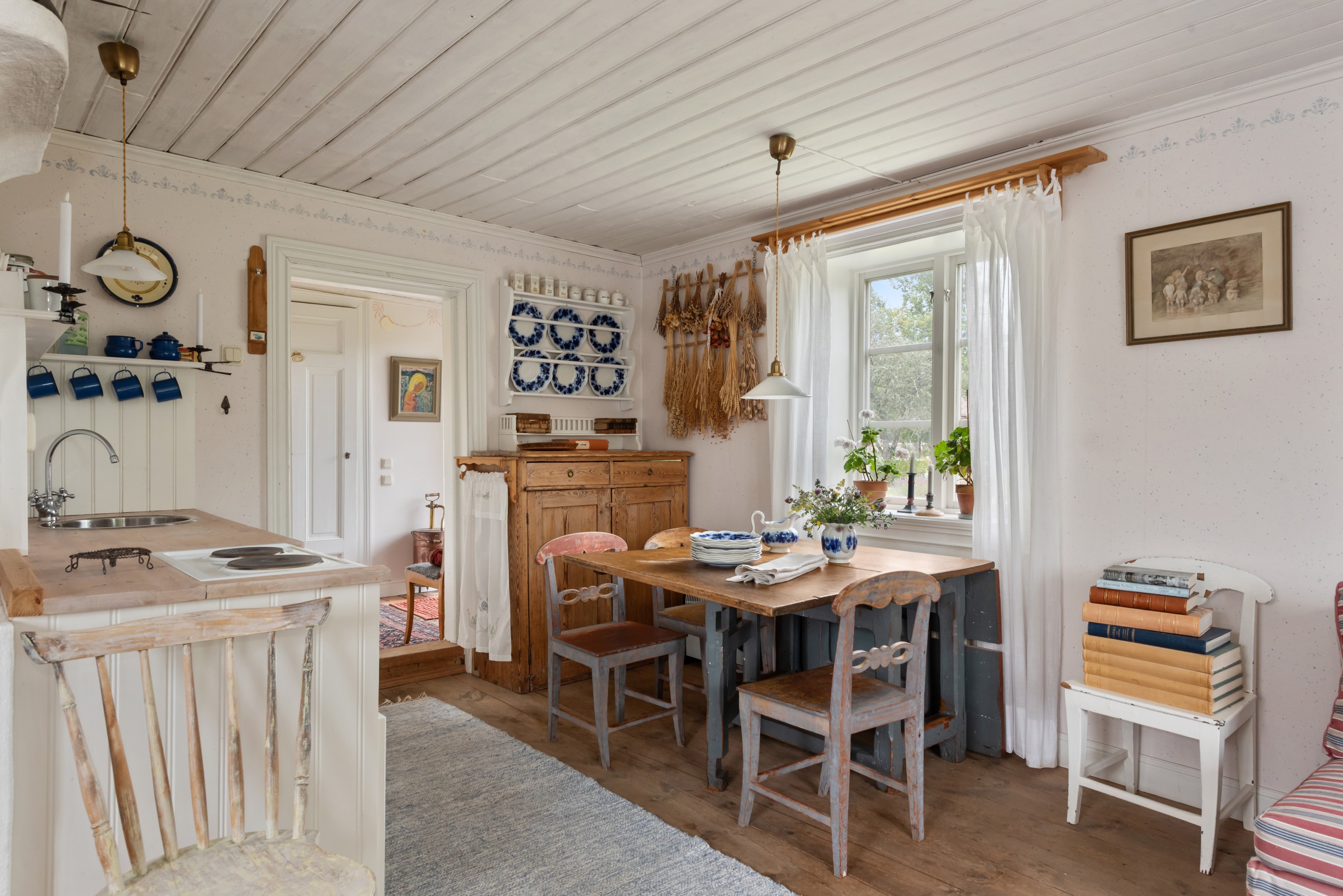 Drängstuga lägenhet nedre plan Matplats