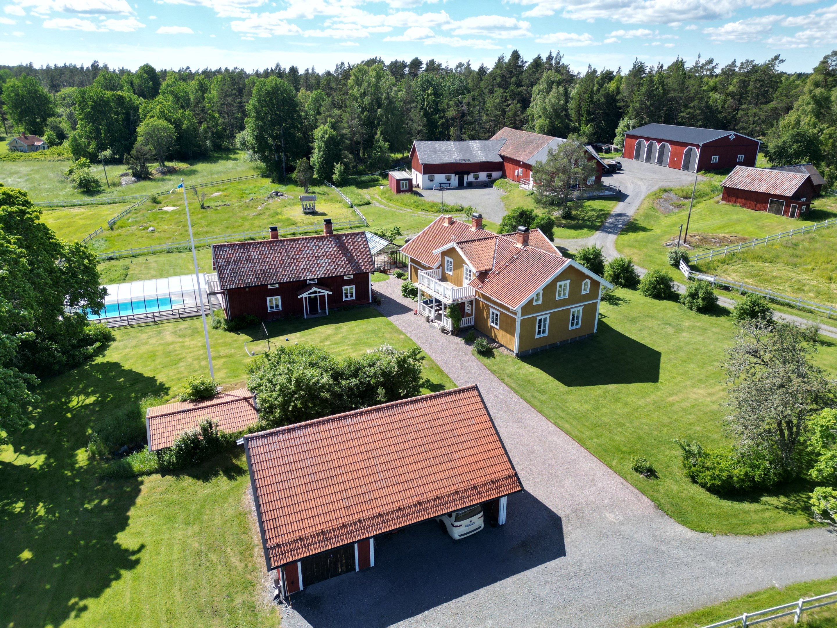 Carport med garage/verkstad