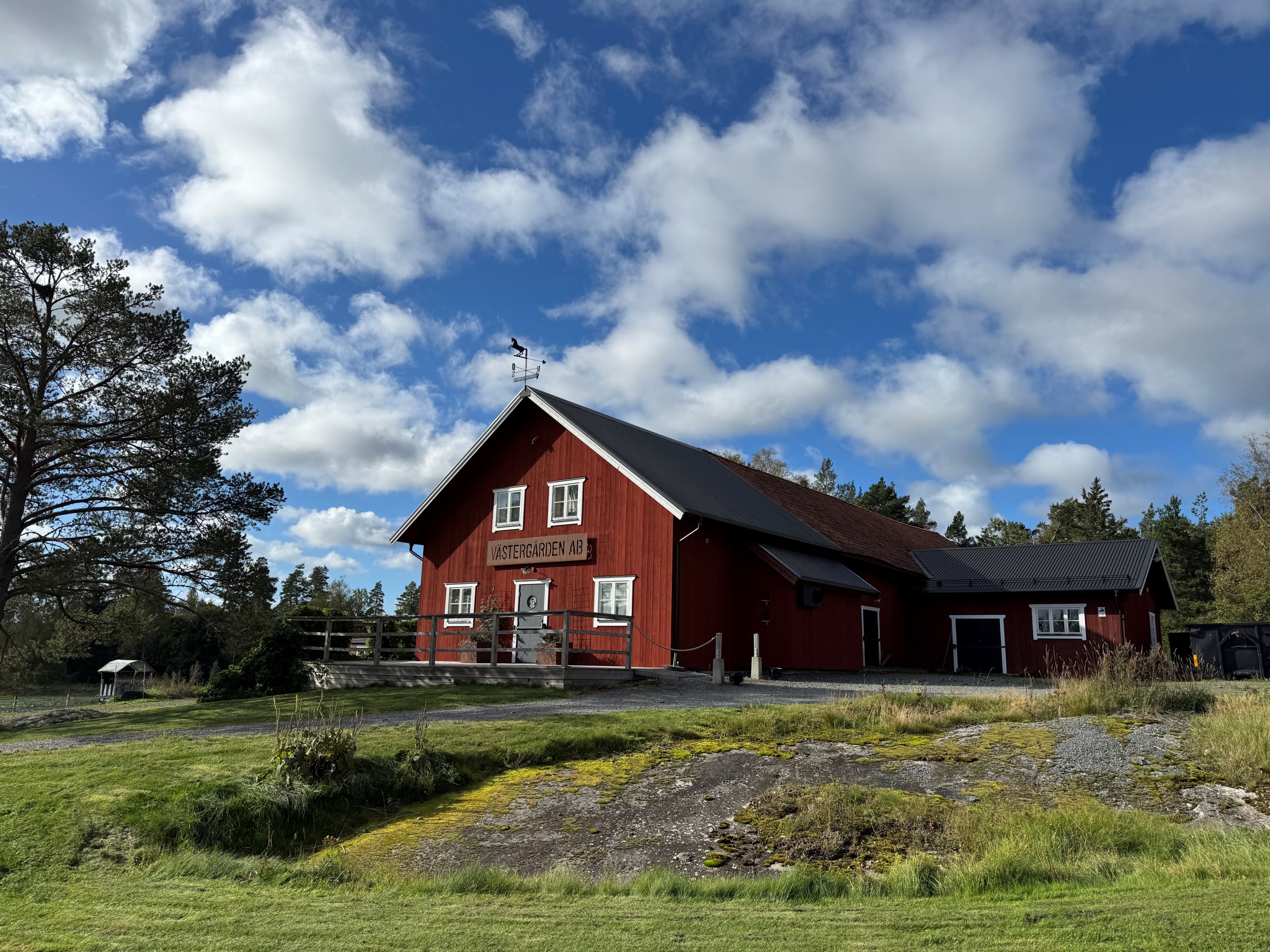 Ekonomibyggnad med eventlokal/kontor