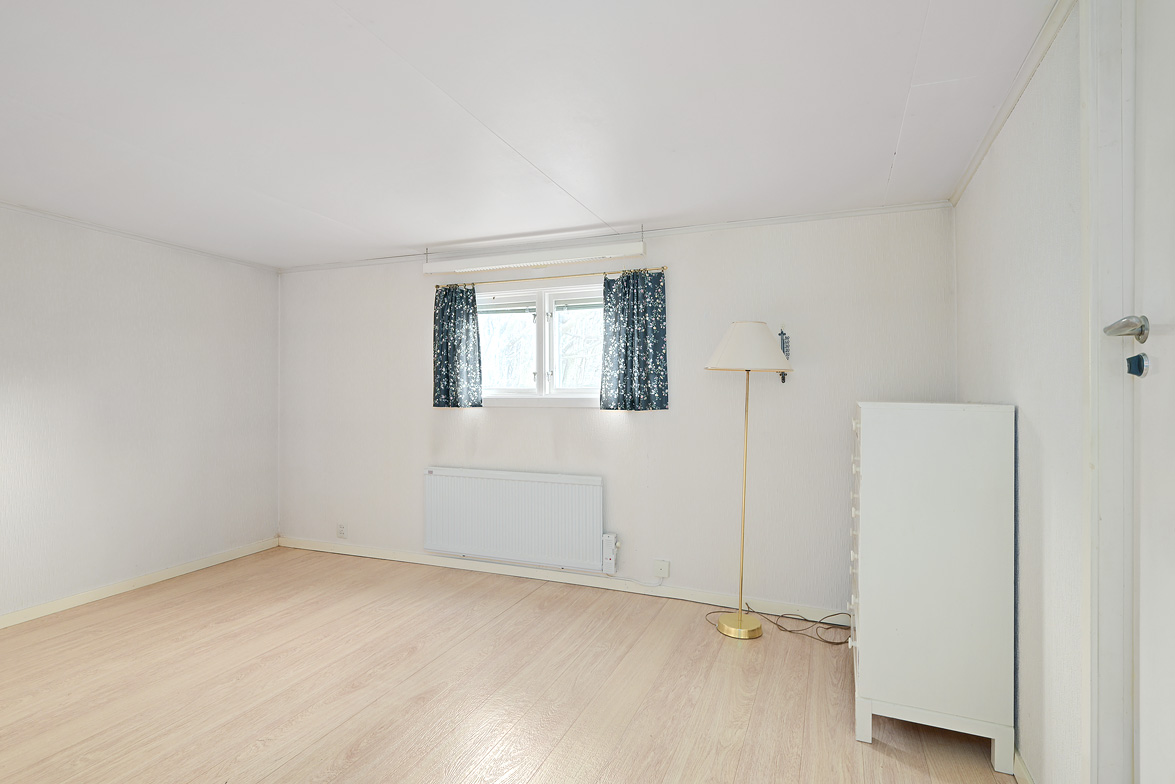 Tonårsrum/kontor innanför garaget