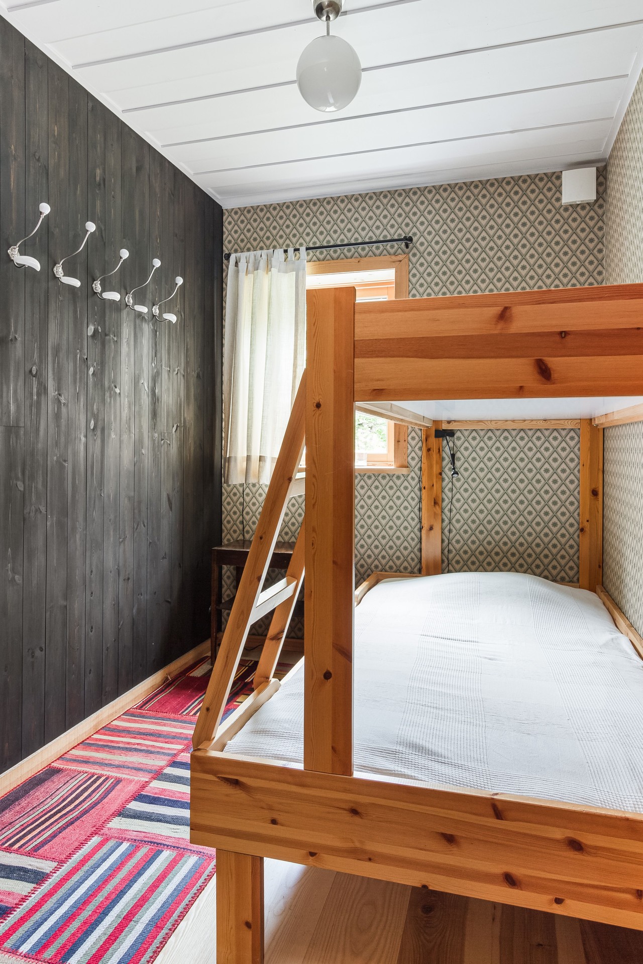 Sovrum 1 (närmast hallen)