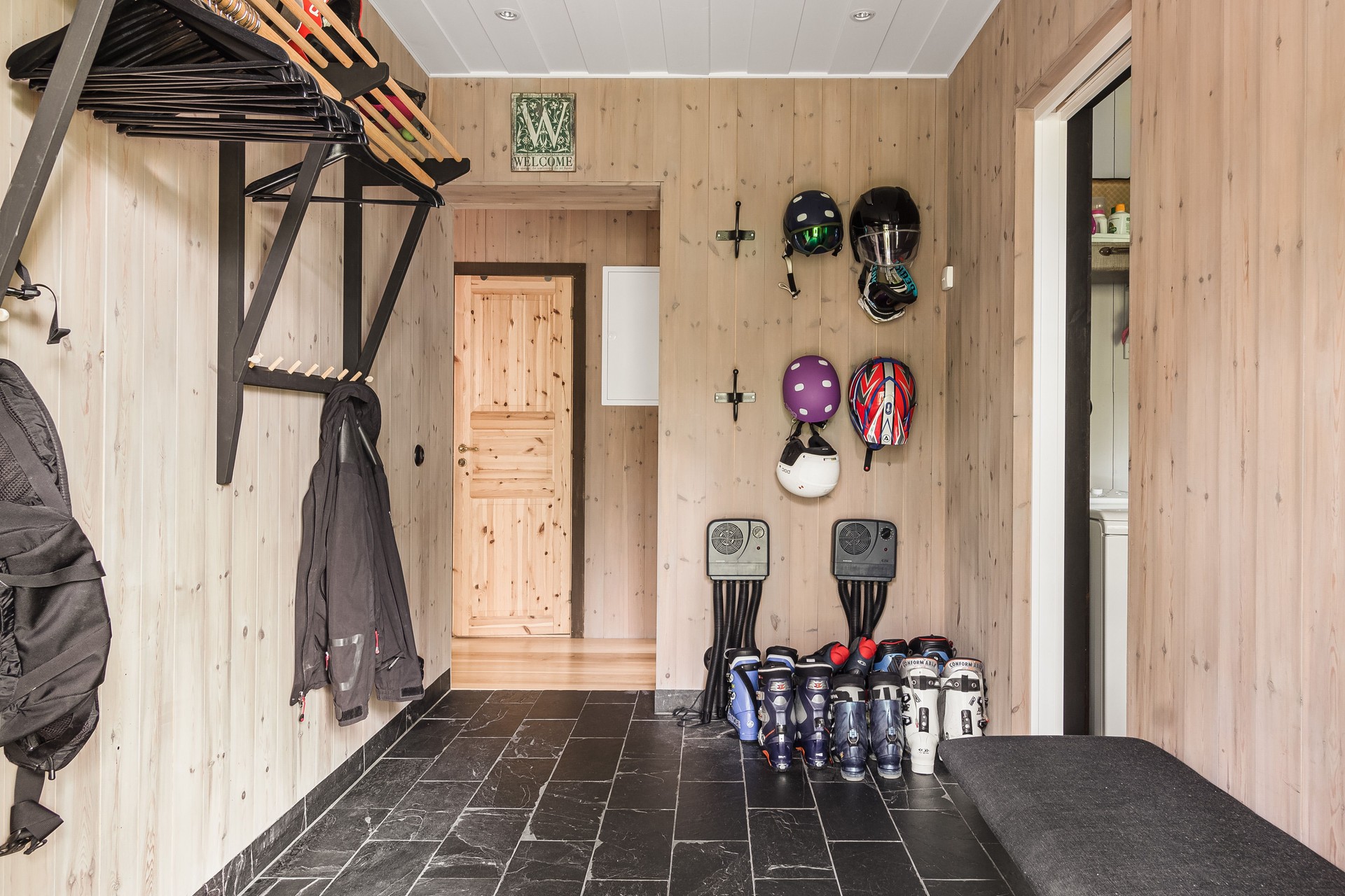 Stor och praktisk hall!