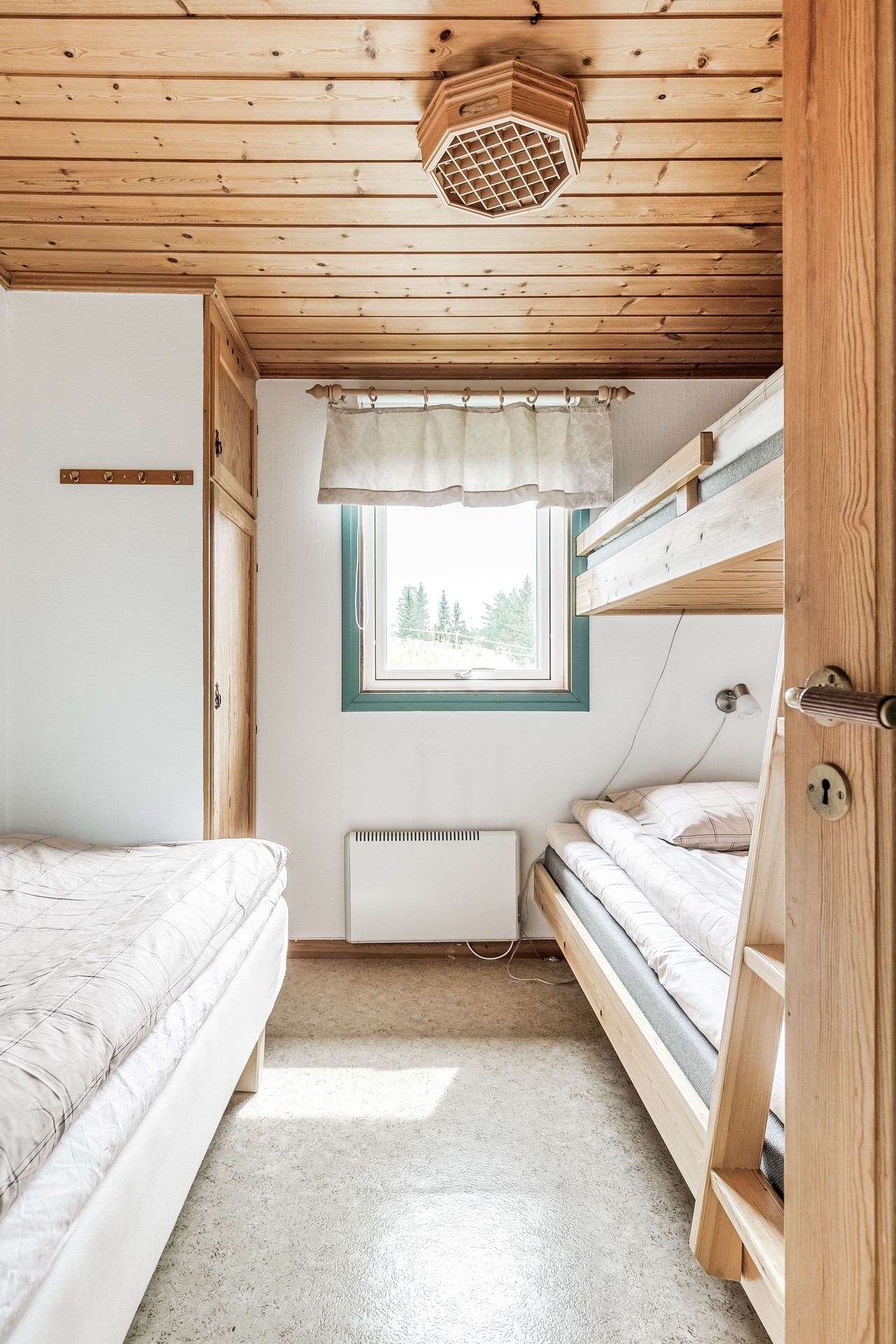 Sovrummet med ingång från vardagsrumsdelen