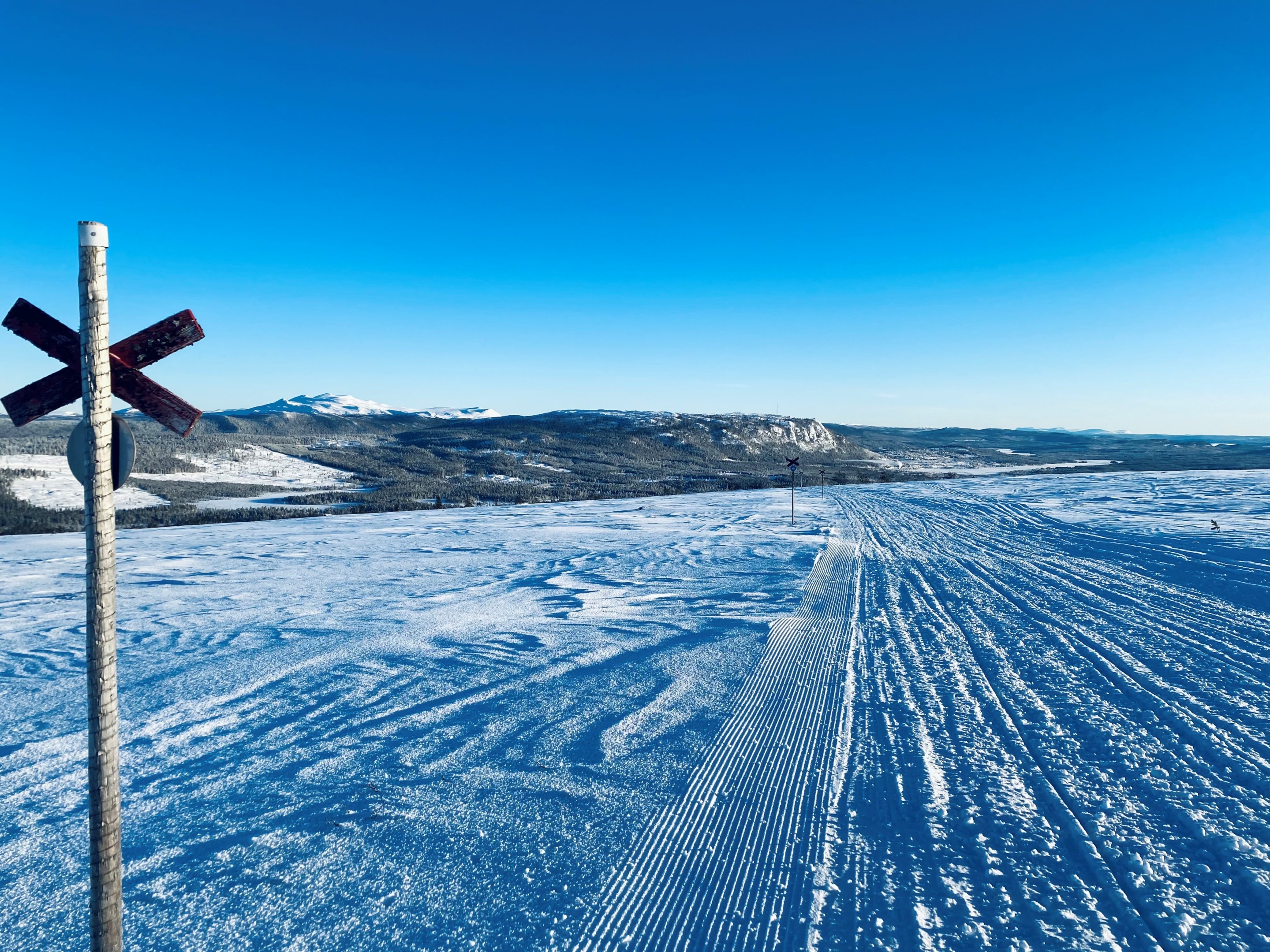 Det finns många mil fina skoterleder i Funäsfjällen!