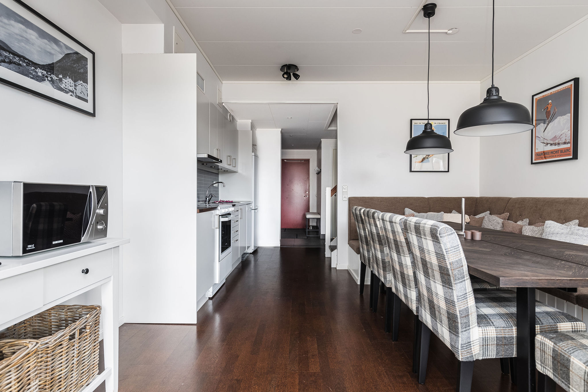 Kök och vardagsrum på entréplan