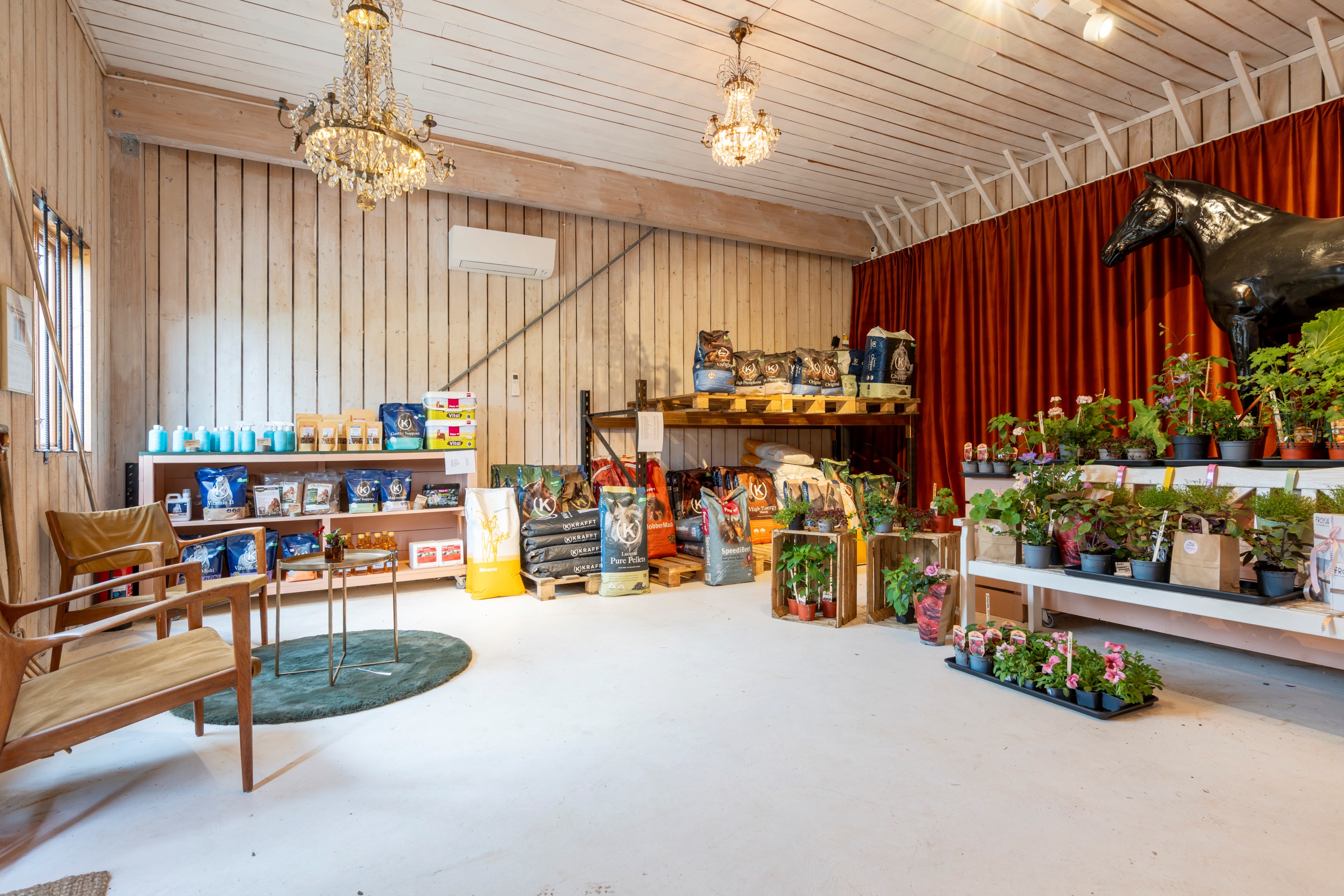 Gårdsbutik på ridanläggningen