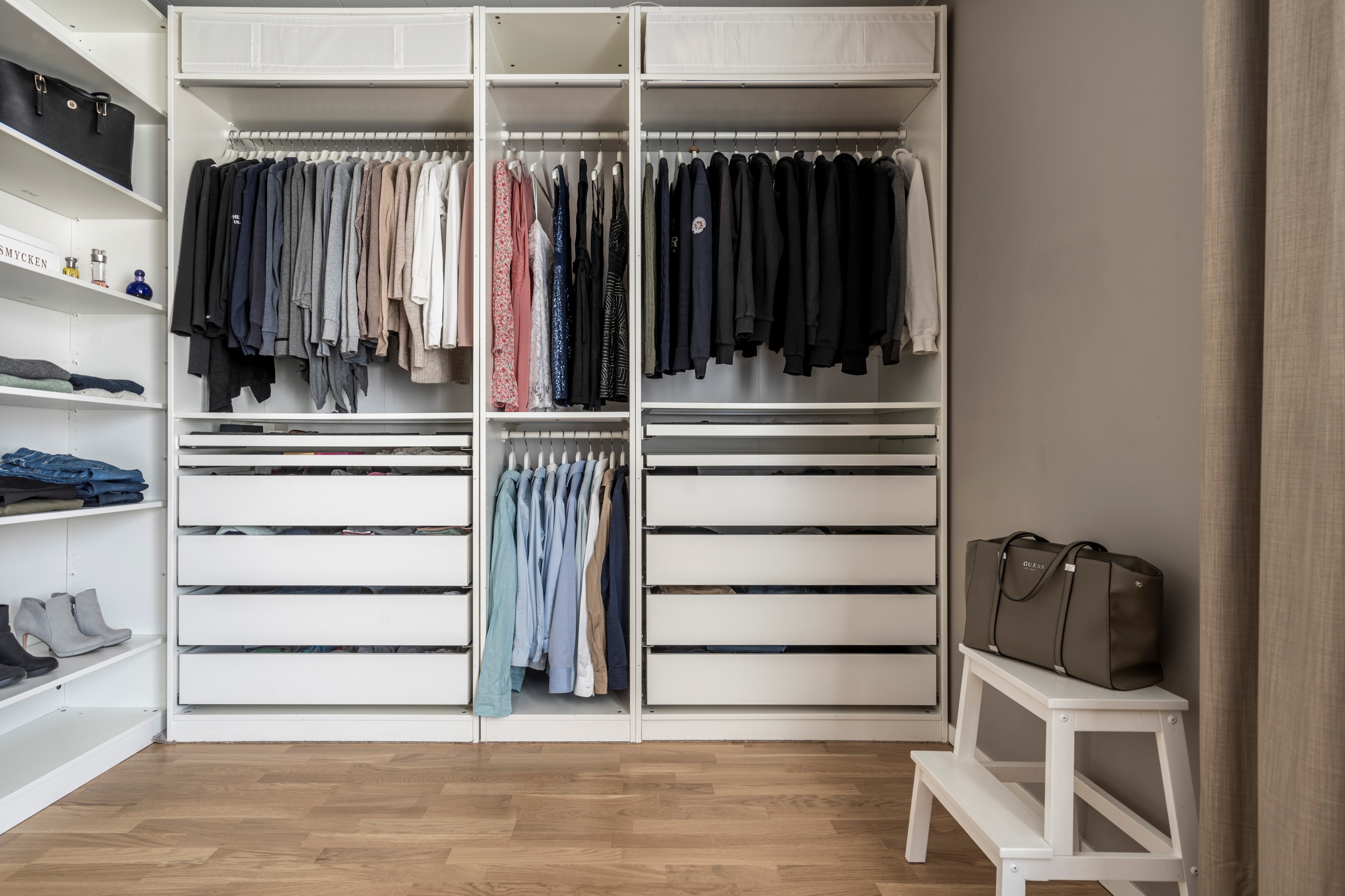 Klädförvaring i sovrum