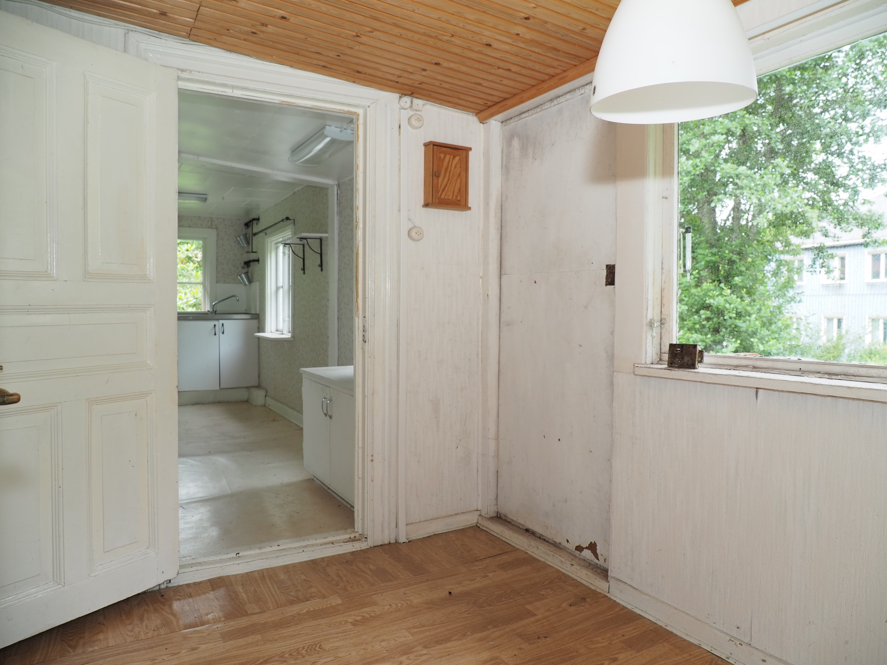 Hall mot kök