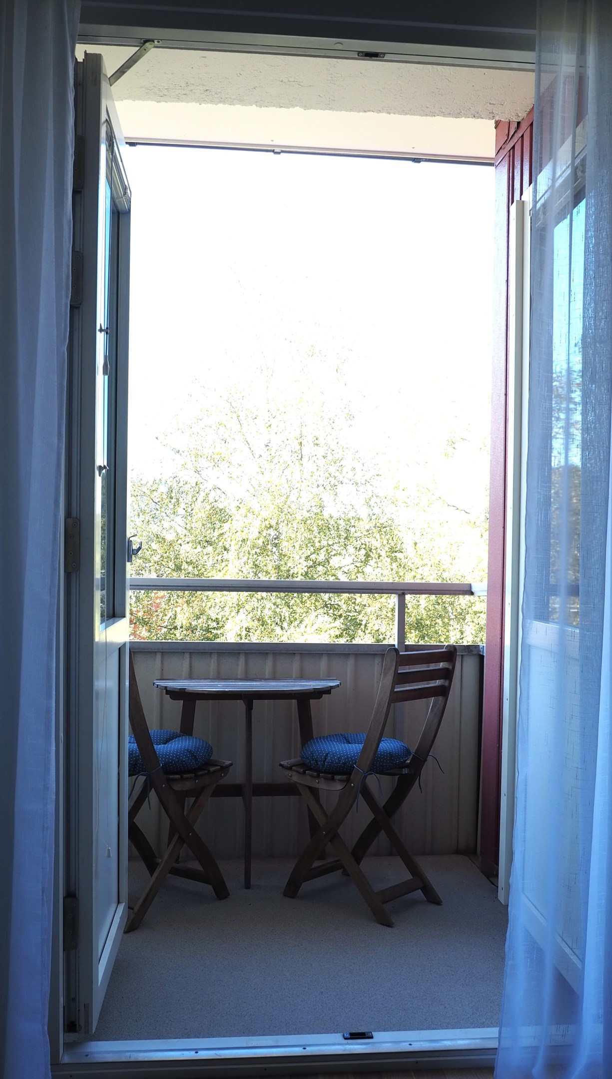 Dubbeldörrar ut till balkongen