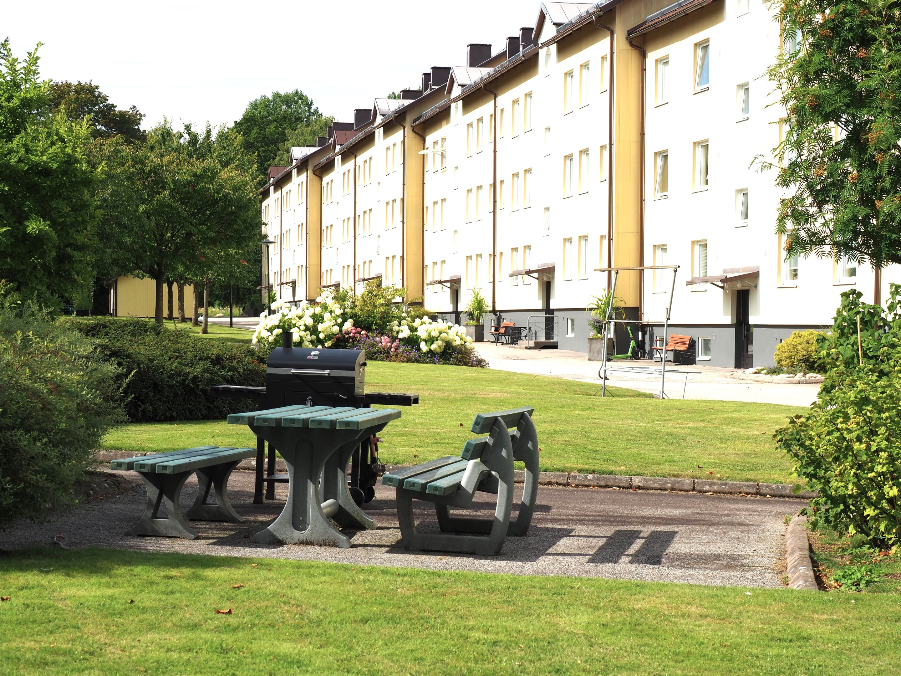 En av flera fina platser i trädgården