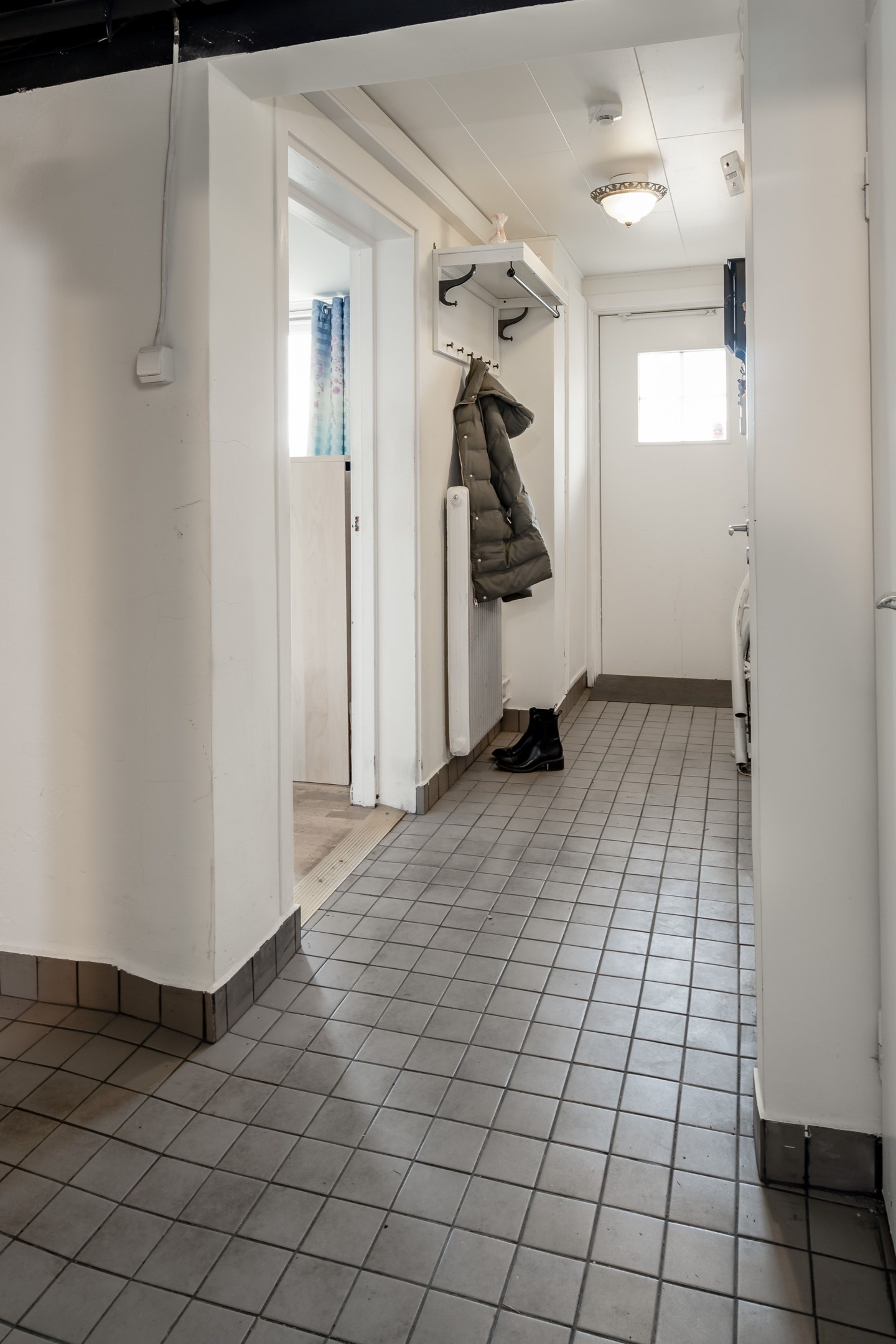 Hall vid entré suterräng plan