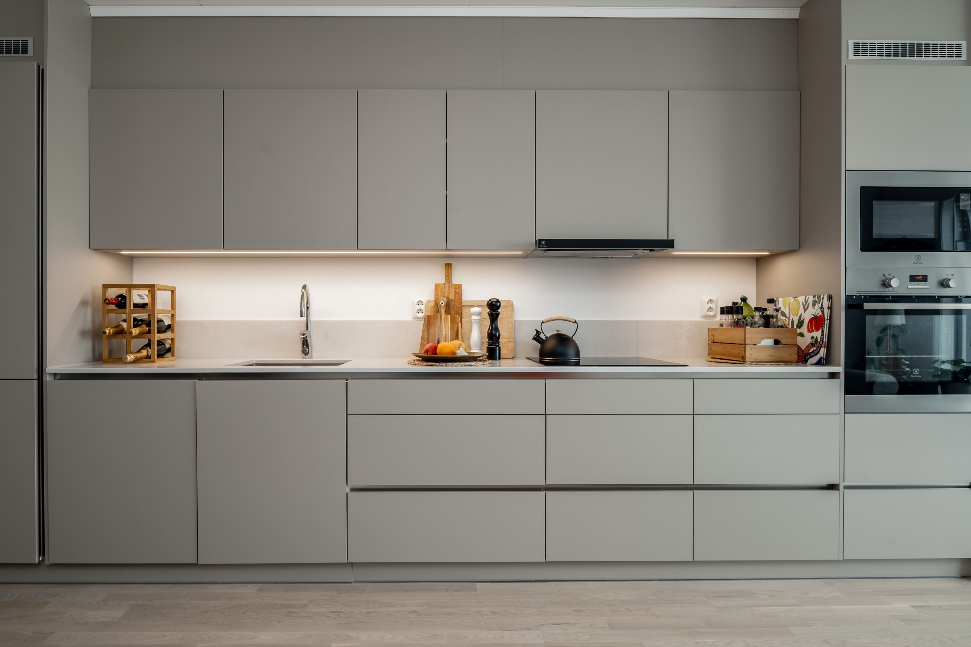 Köksinteriör i varma toner