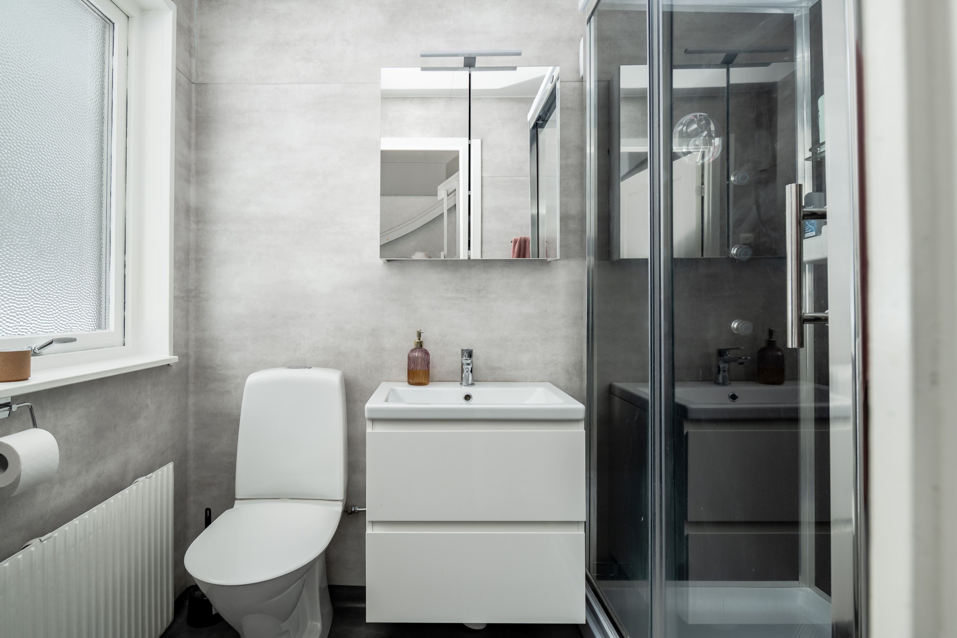 Nytt badrum med duschkabin