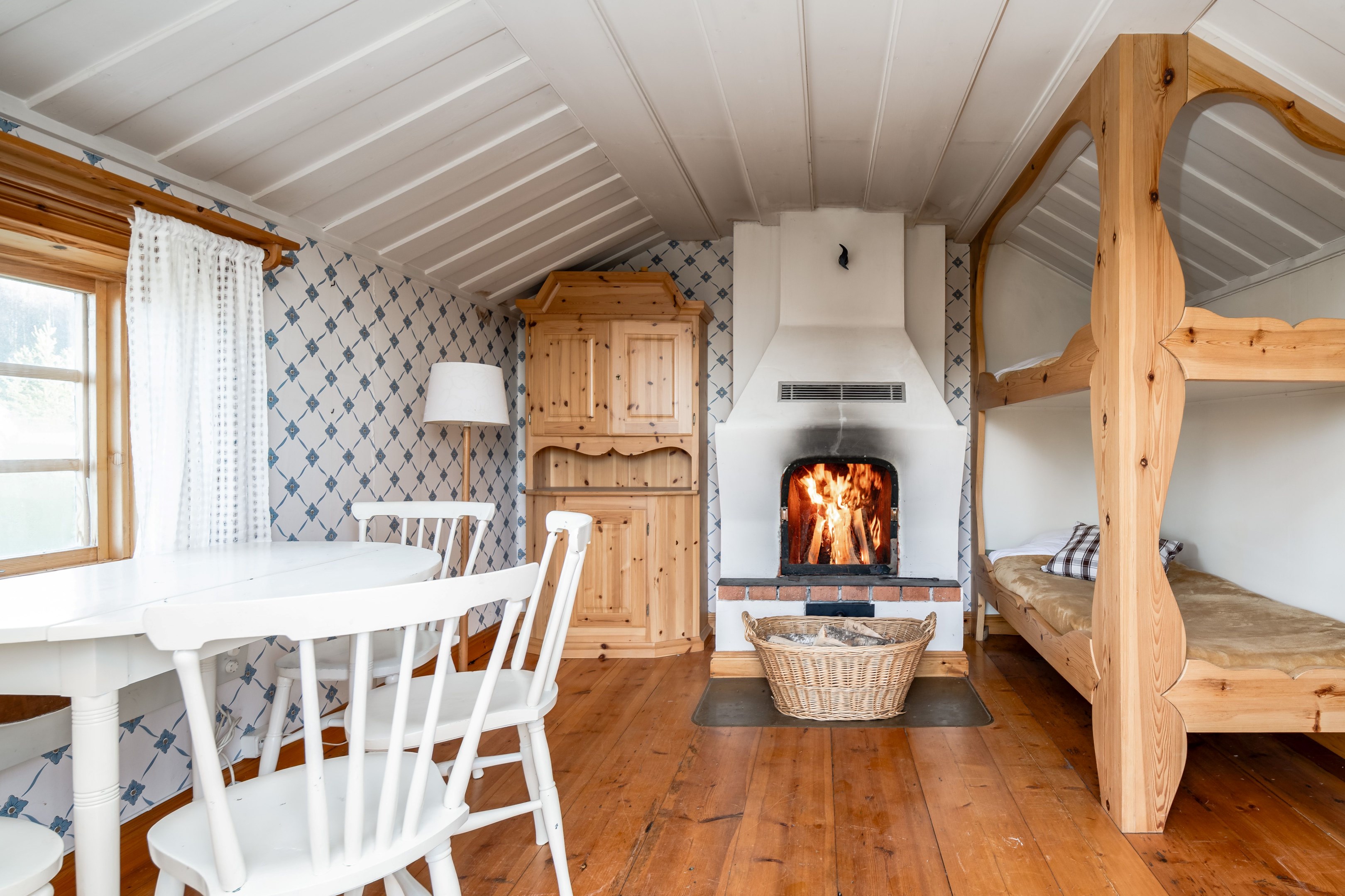 Gäststuga med öppen spis